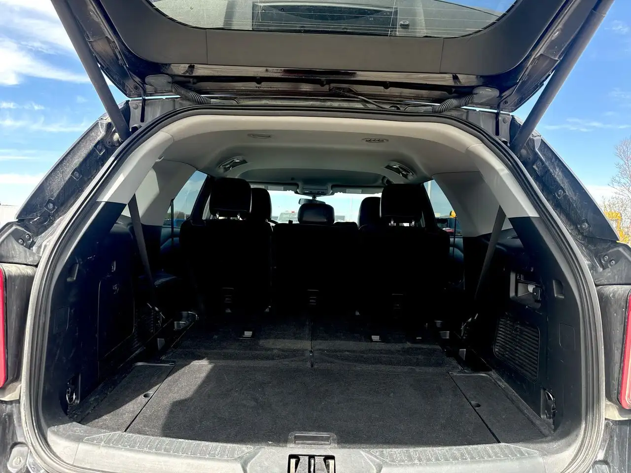 Ford Explorer снимка Ford Explorer