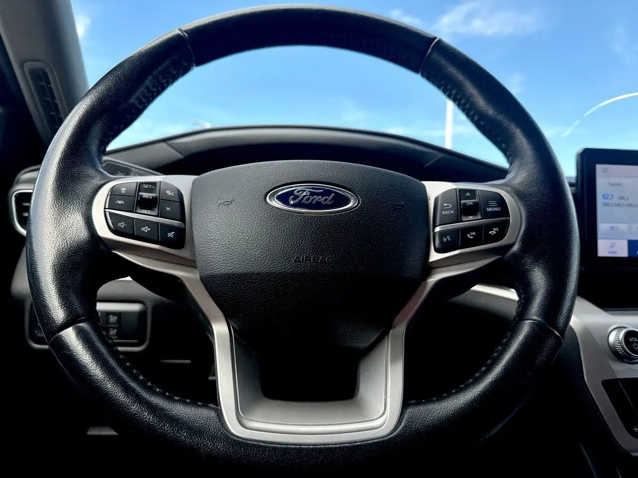 Ford Explorer снимка Ford Explorer