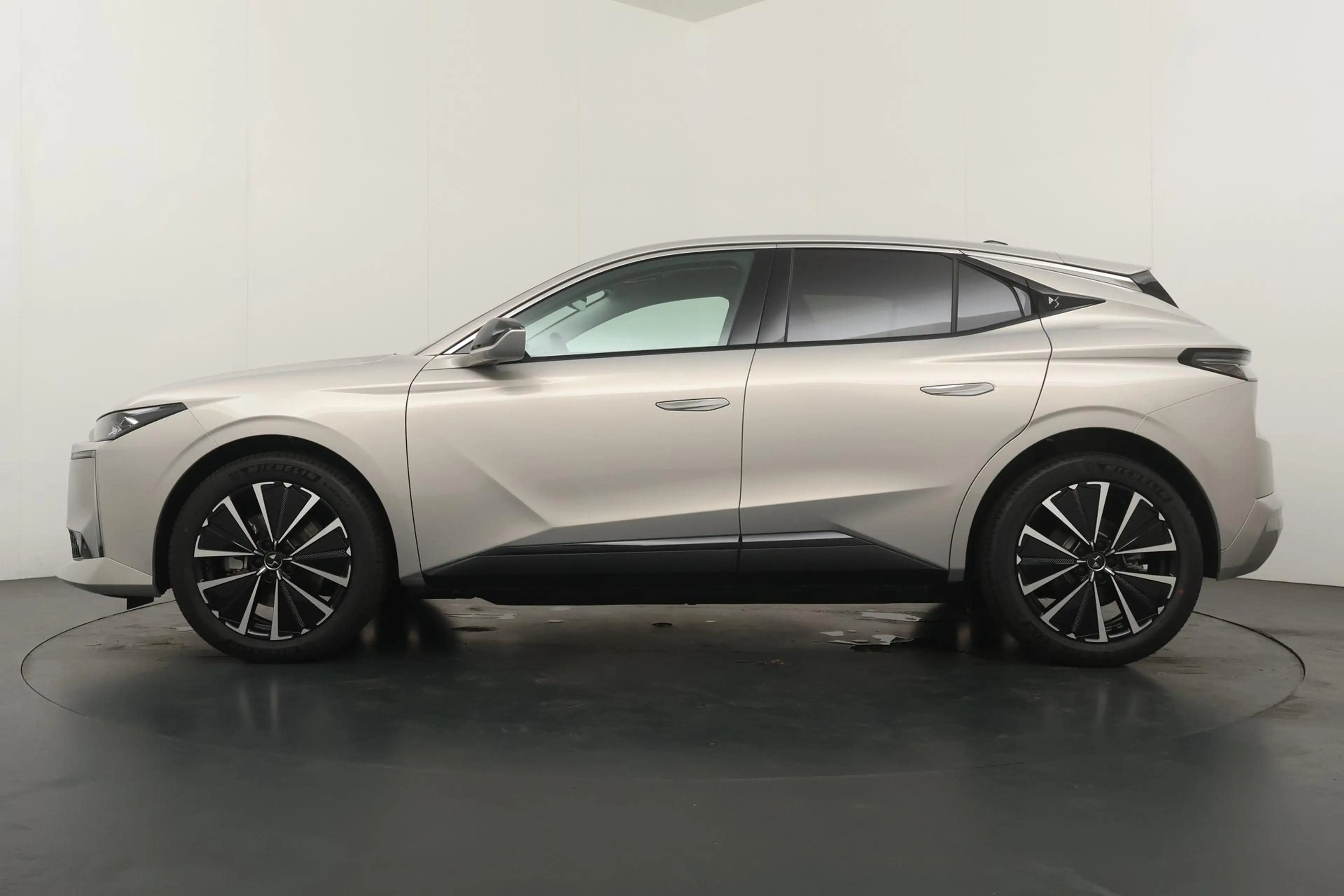 DS Automobiles DS 4 No E-Tense Etoile Absolute Comfort Pack 58.3 kWh | — photo 3