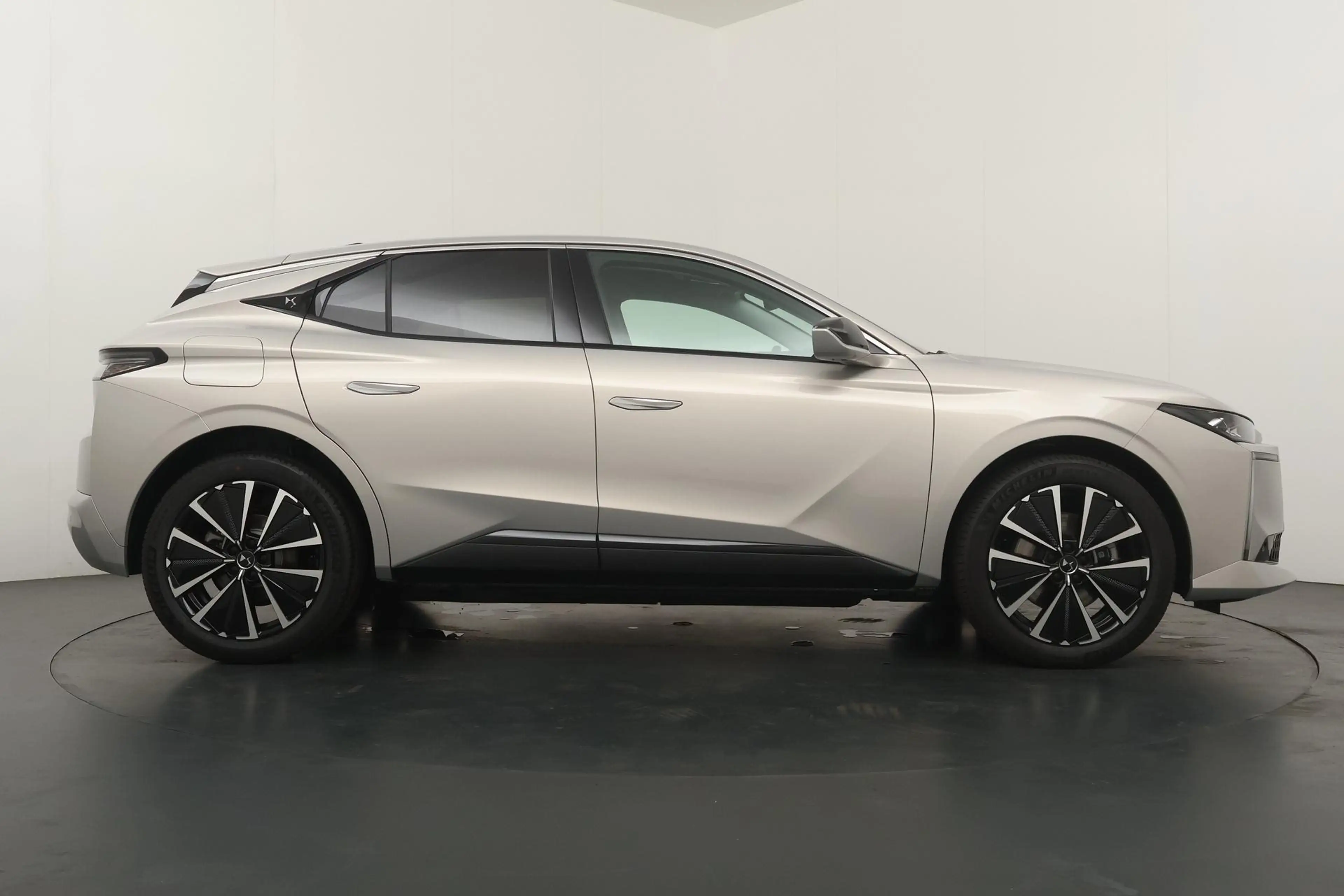 DS Automobiles DS 4 No E-Tense Etoile Absolute Comfort Pack 58.3 kWh | — photo 12