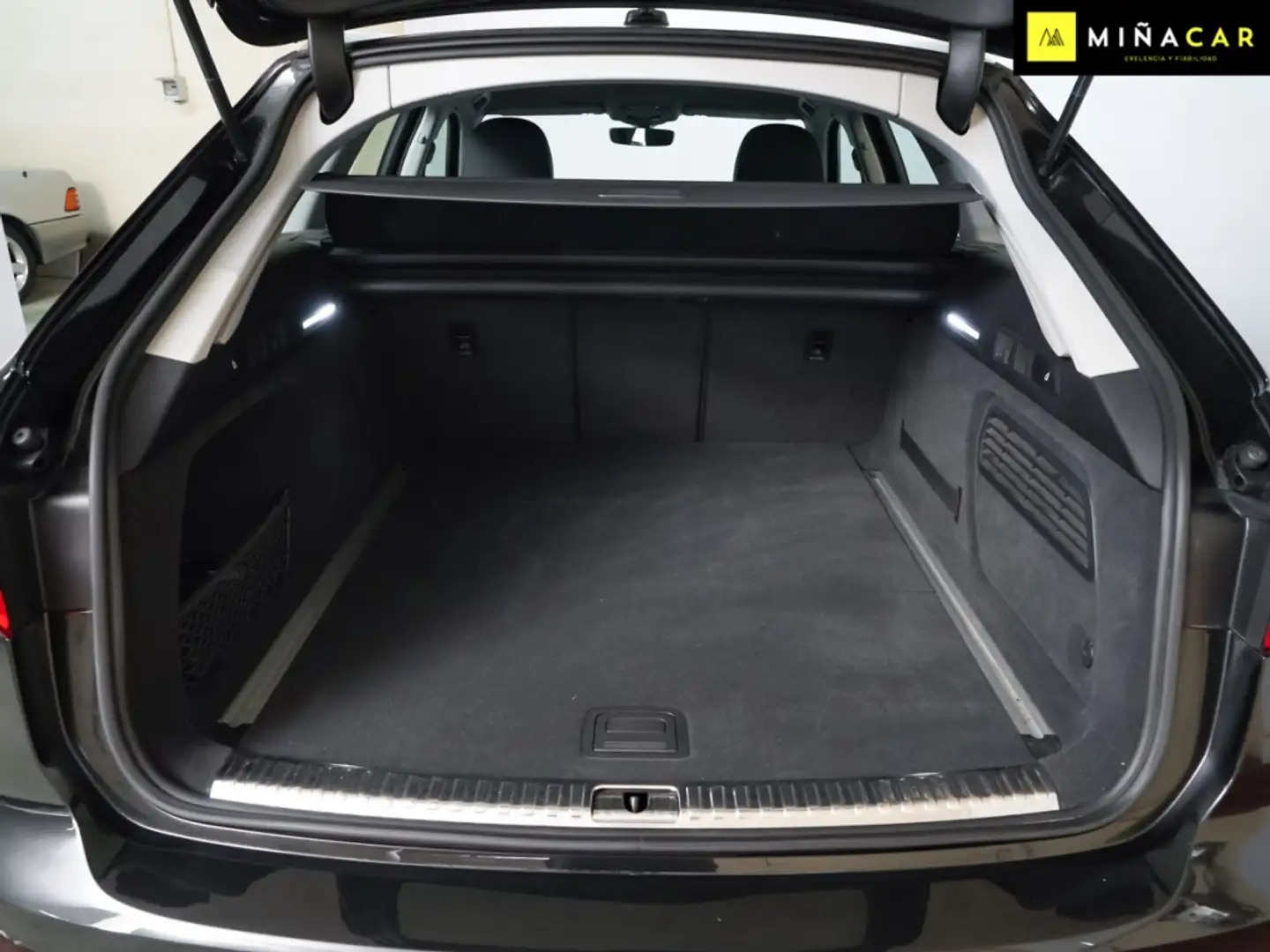 Audi A6 Avant 40 TDI Design quattro-ultra S tronic (4.75) Negro - 2