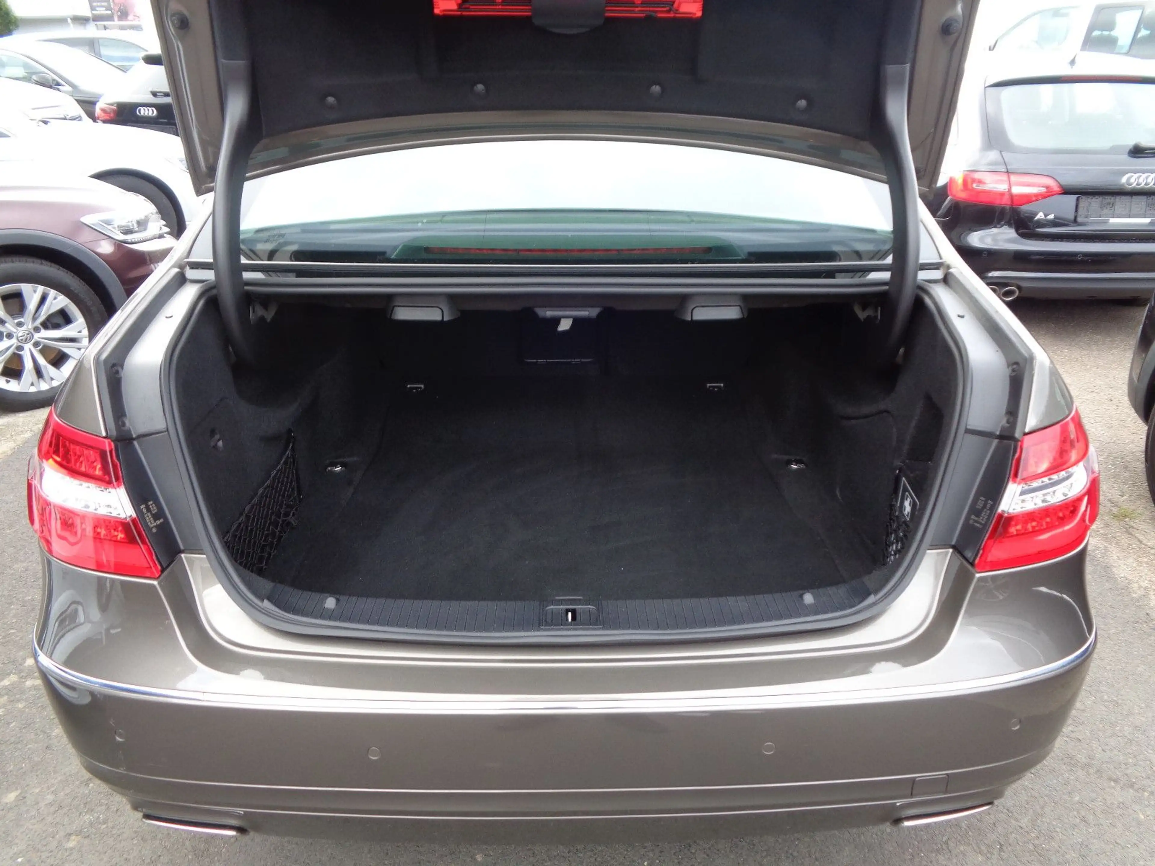 Mercedes-Benz E 250 Lim. CGI BlueEfficiency°Avantgarde°Massage — photo 7