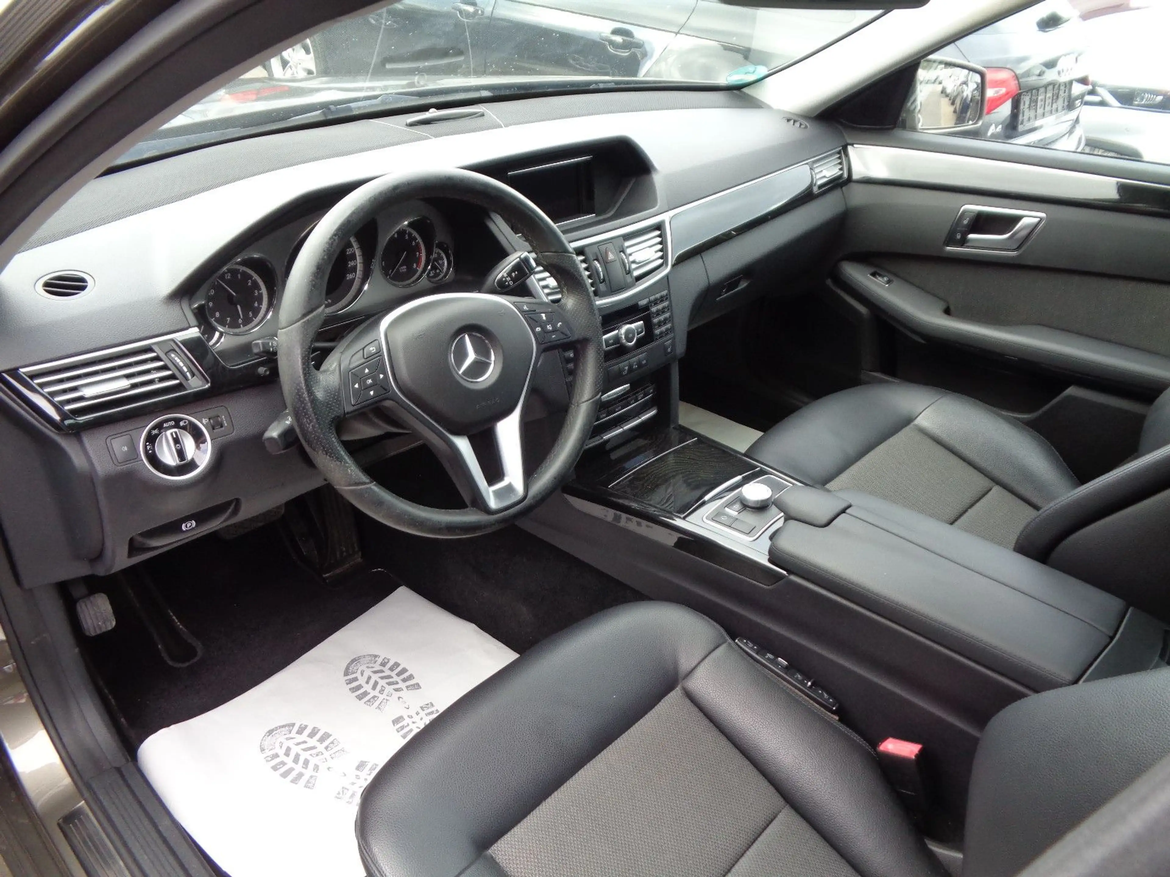 Mercedes-Benz E 250 Lim. CGI BlueEfficiency°Avantgarde°Massage — photo 13