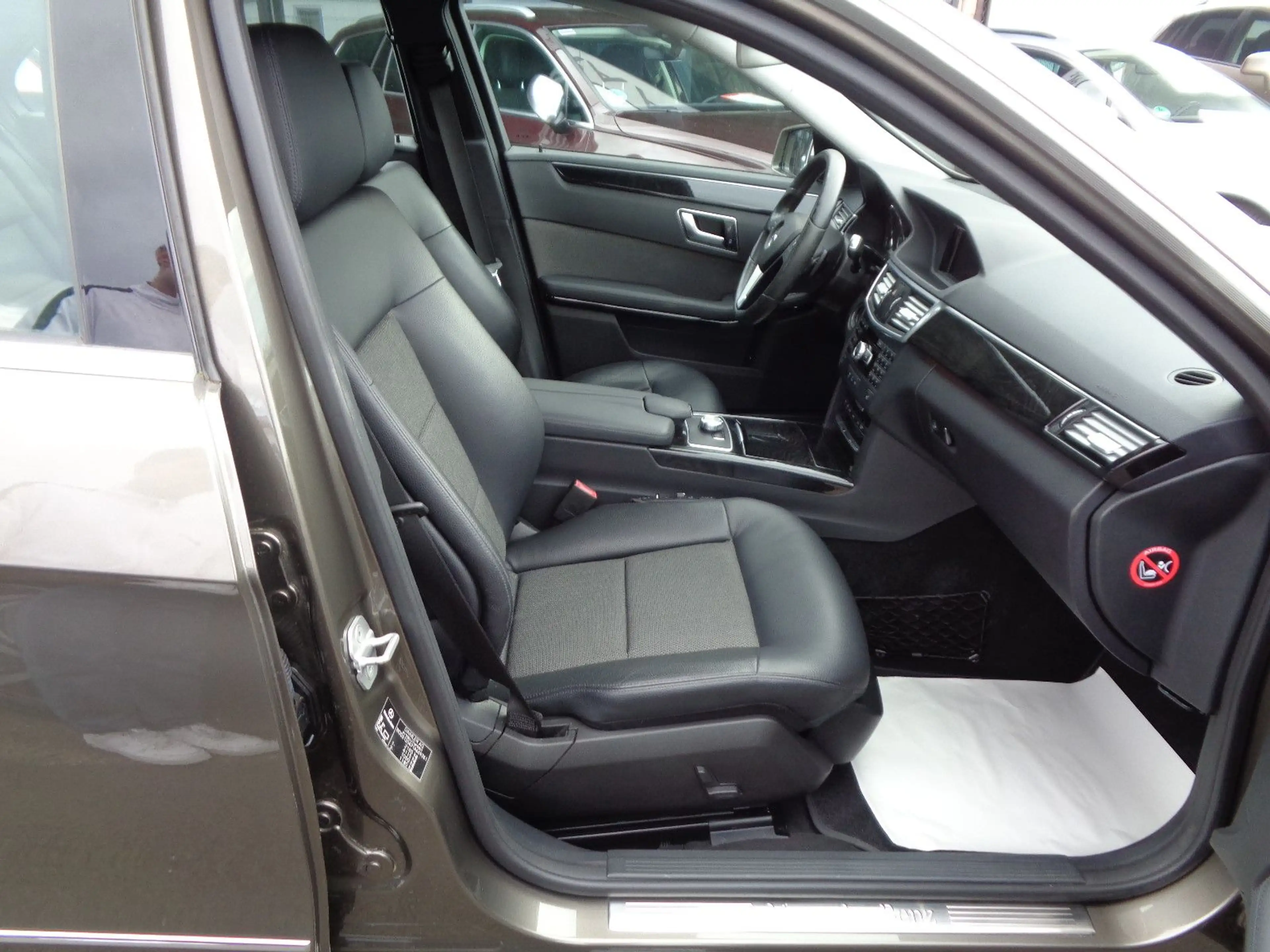 Mercedes-Benz E 250 Lim. CGI BlueEfficiency°Avantgarde°Massage — photo 10