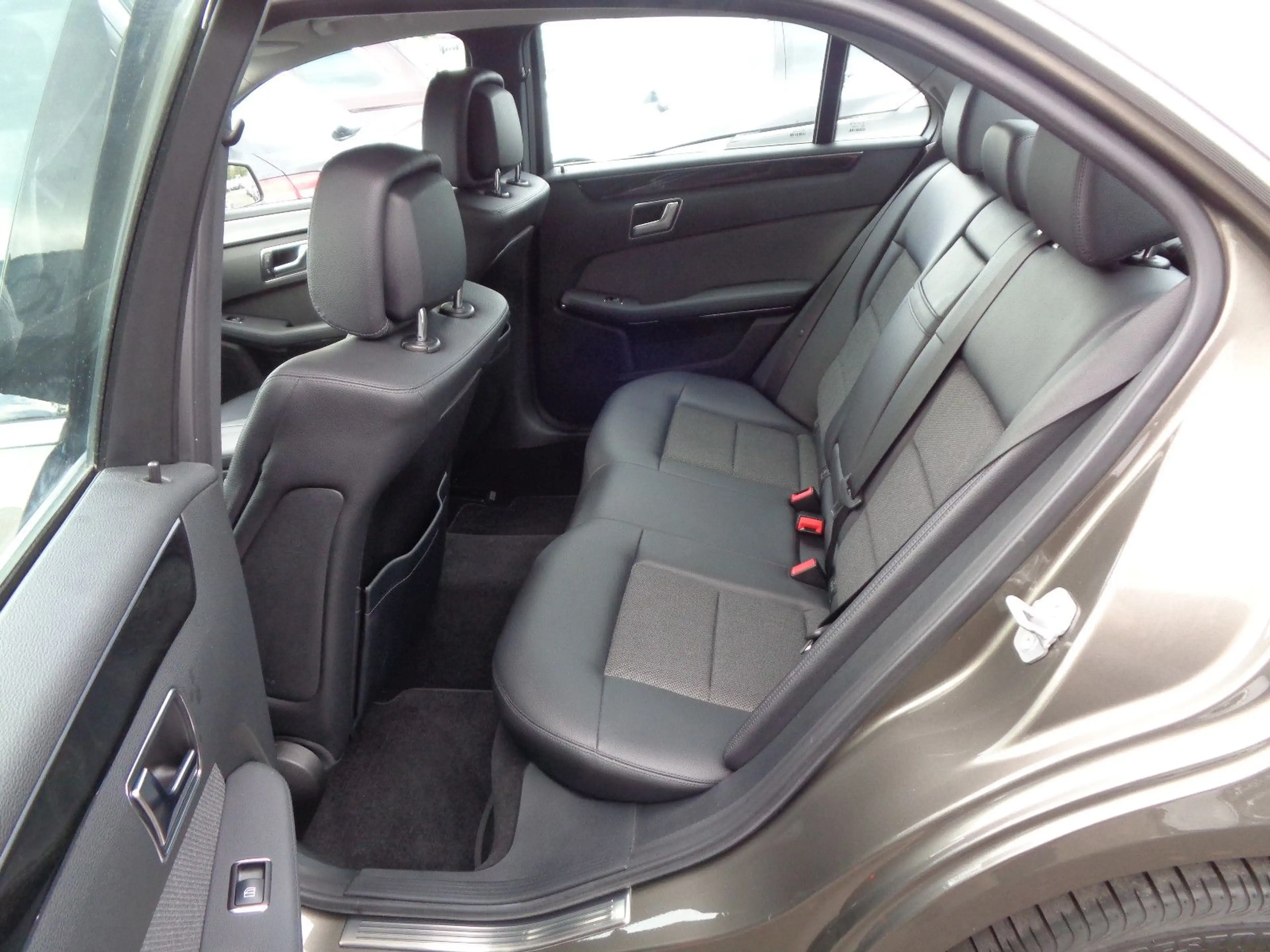 Mercedes-Benz E 250 Lim. CGI BlueEfficiency°Avantgarde°Massage — photo 9