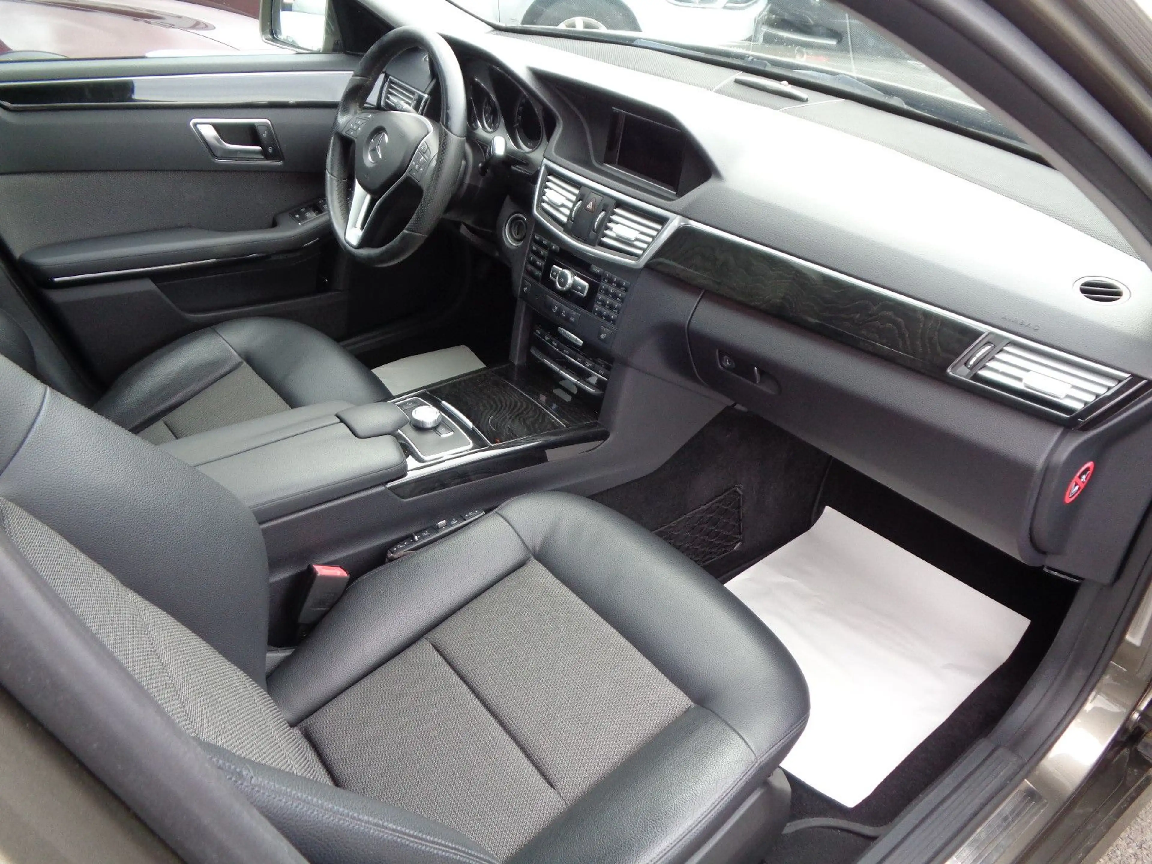 Mercedes-Benz E 250 Lim. CGI BlueEfficiency°Avantgarde°Massage — photo 11