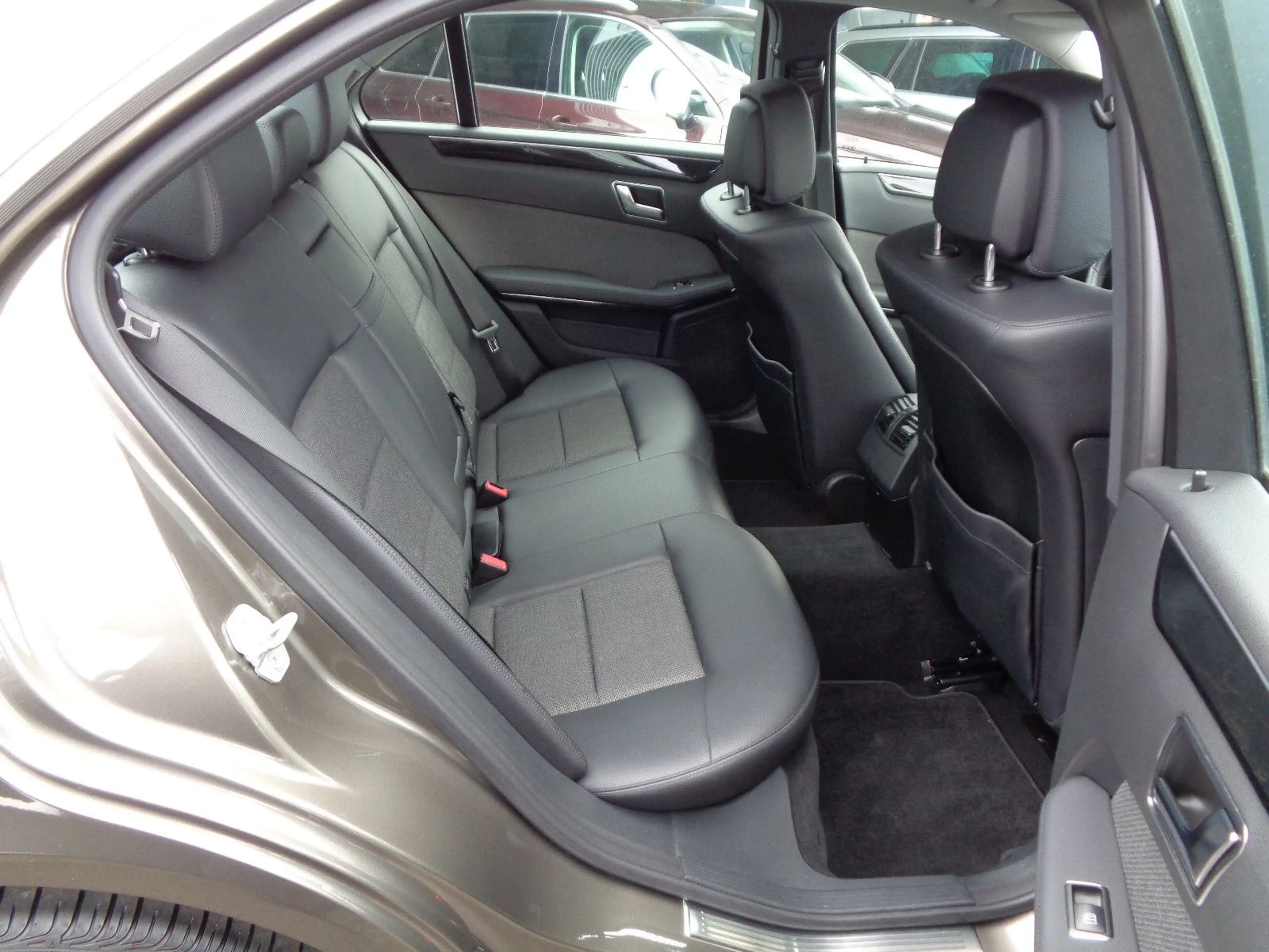 Mercedes-Benz E 250 Lim. CGI BlueEfficiency°Avantgarde°Massage — photo 8