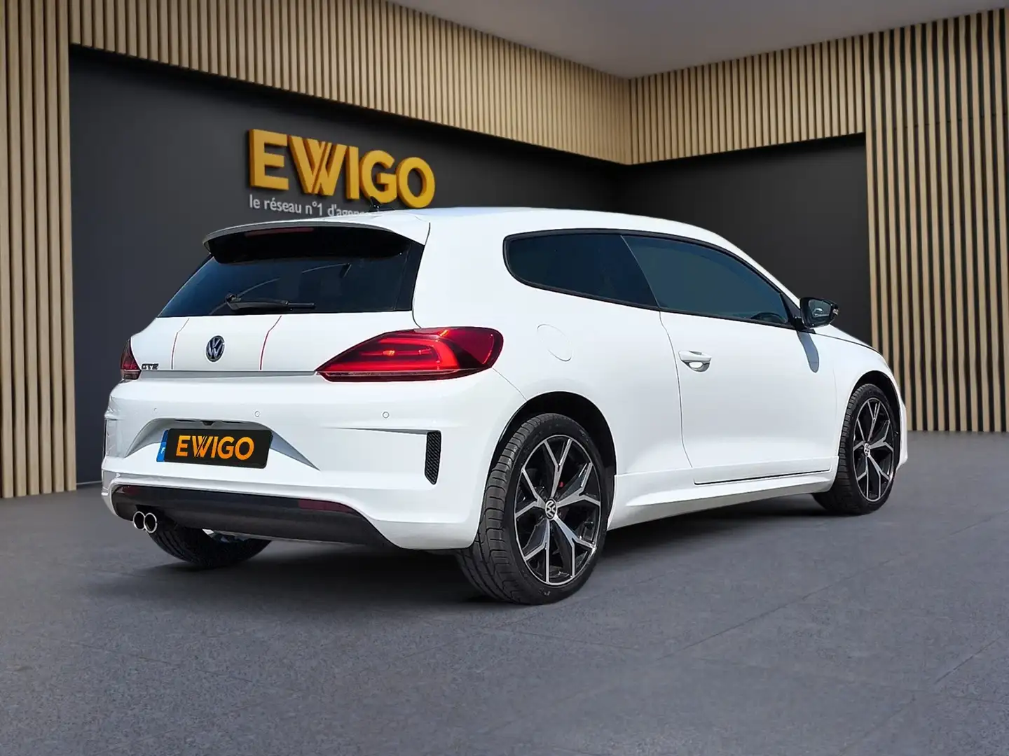 Volkswagen Scirocco 2.0 TSI 220 BLUEMOTION GTS - 2