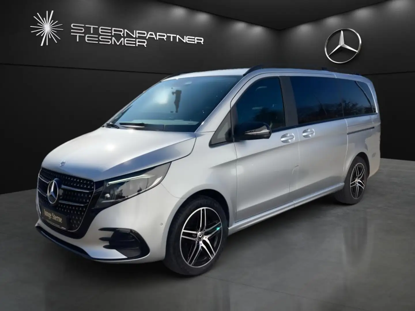 Mercedes-Benz V 300 d Avantgarde Lang 4M AMG Line Pano+AHK2,5t Zilver - 2