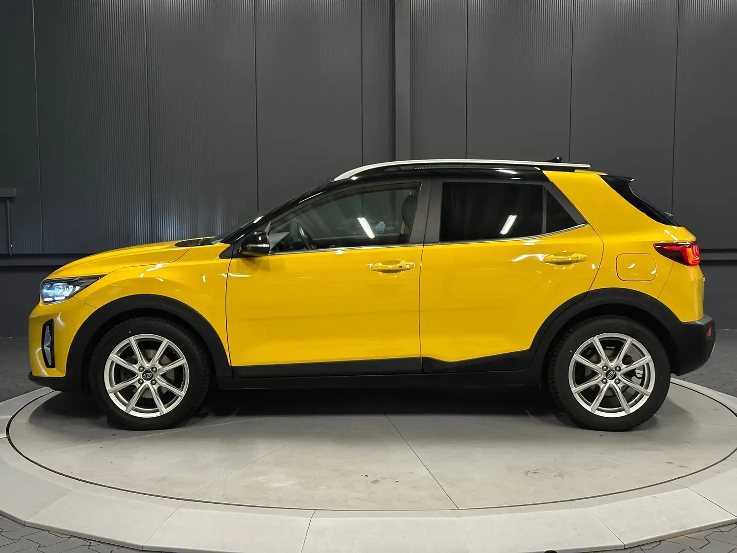 Kia Stonic Spirit Mild-Hybrid *LED*NAVI*KAMERA*Dach/Schwarz* Gelb - 2