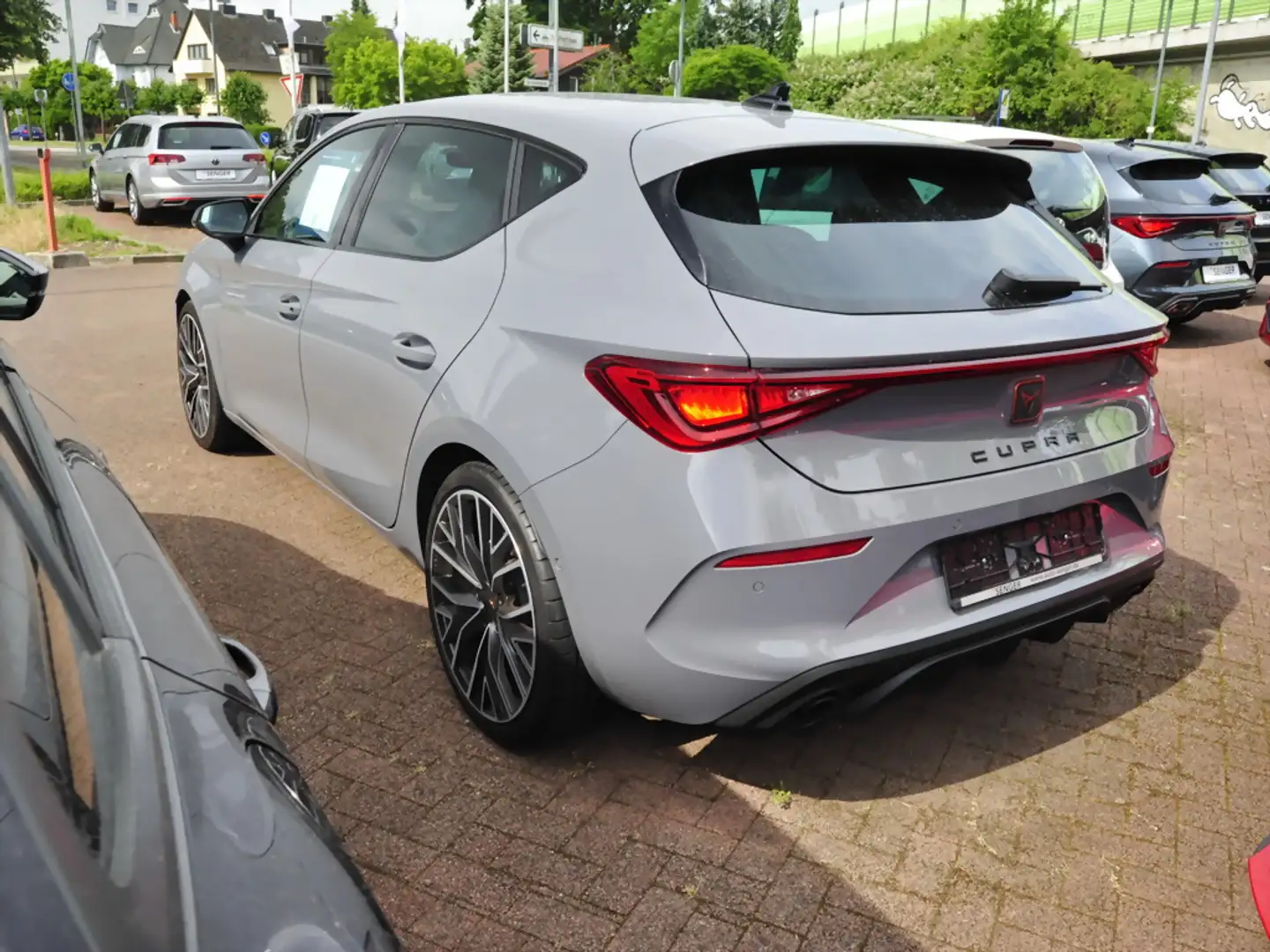 CUPRA Leon 2.0 TSI DSG Navi Beats LED PDC ACC Memory Grau - 2