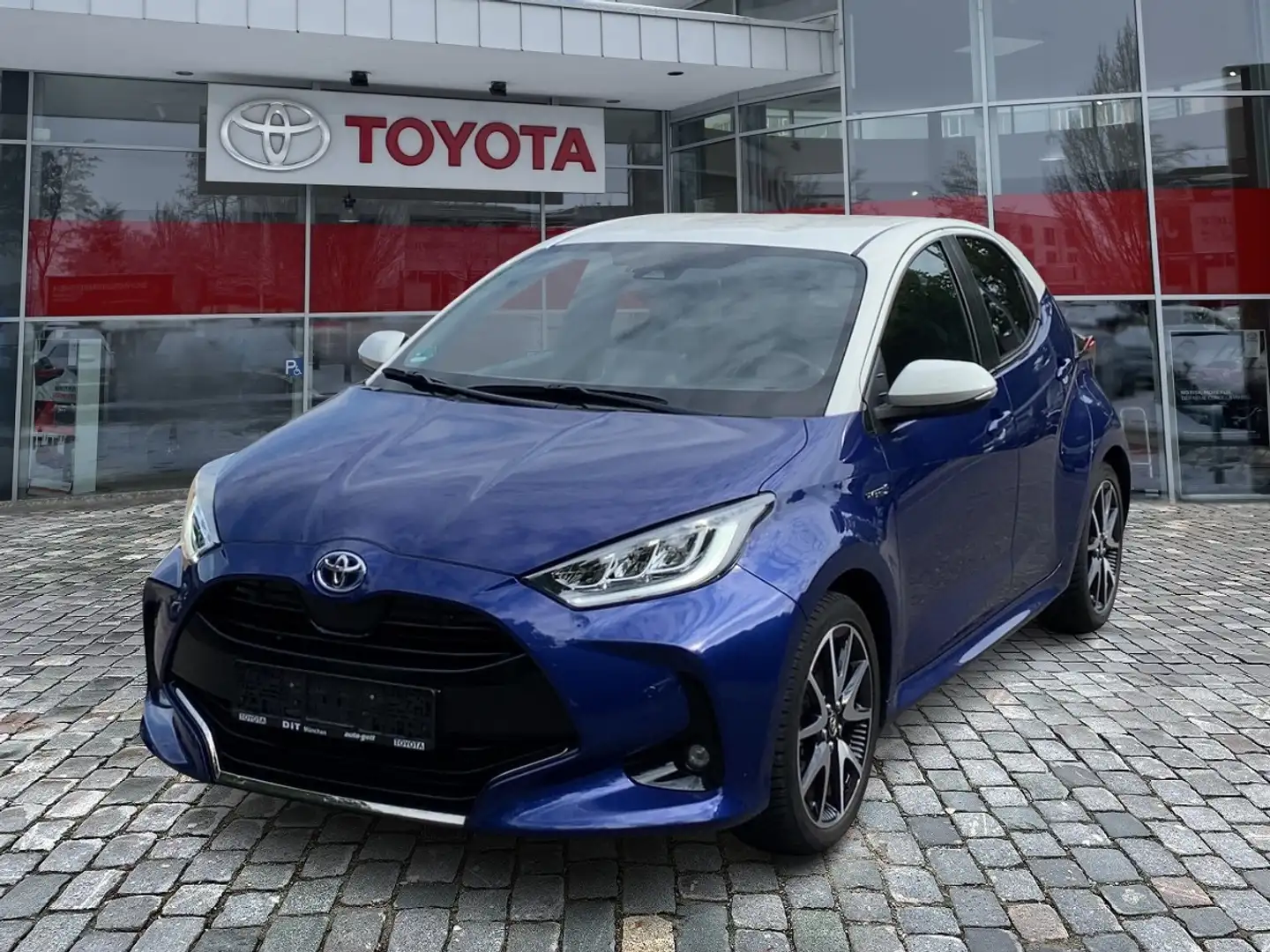 Toyota Yaris 1.5 Style FLA ACC HUD ParkAss. SpurH KAM Bleu - 2