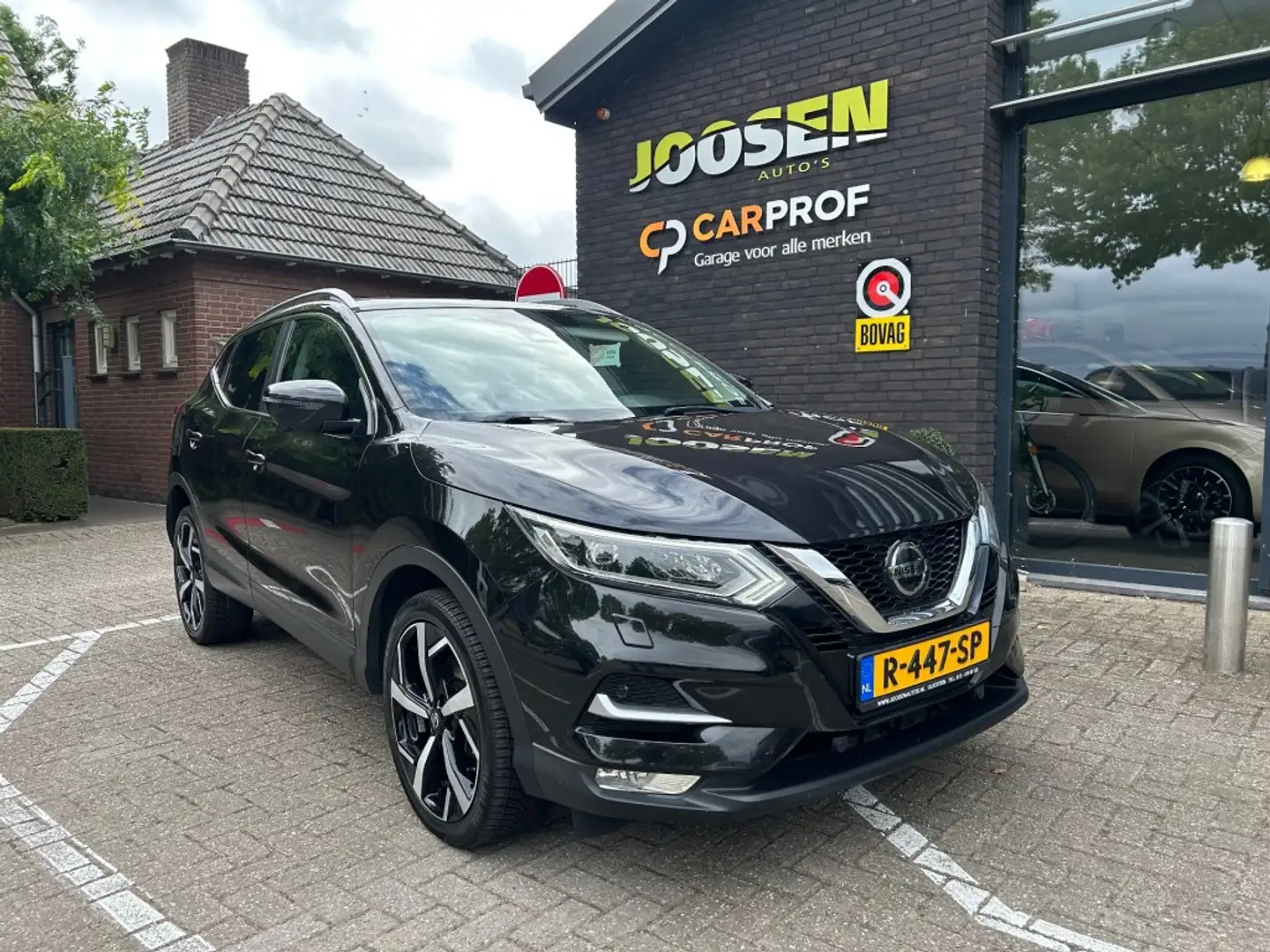 Nissan Qashqai 1.3 DIG-T TEKNA Schwarz - 1