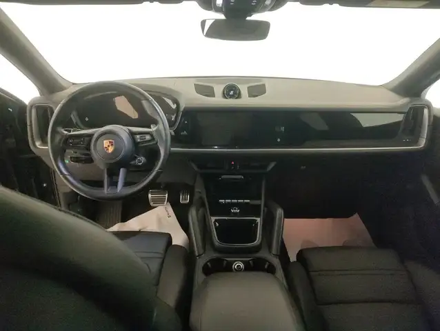 Porsche Cayenne view 8