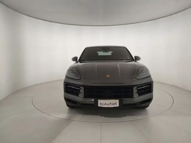 Porsche Cayenne view 2