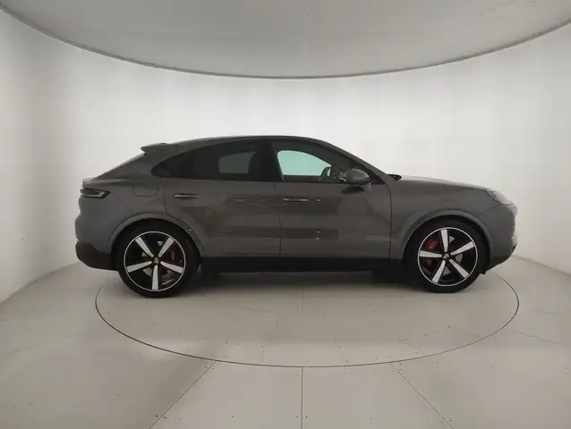 Porsche Cayenne view 5