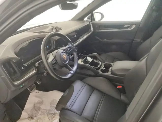 Porsche Cayenne view 6