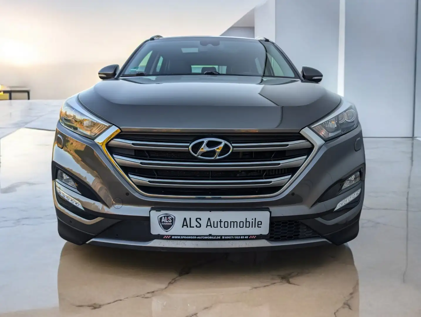Hyundai TUCSON Hyundai Tucson Premium 4WD"Leder"Navi"Pano"Voll" Grau - 2