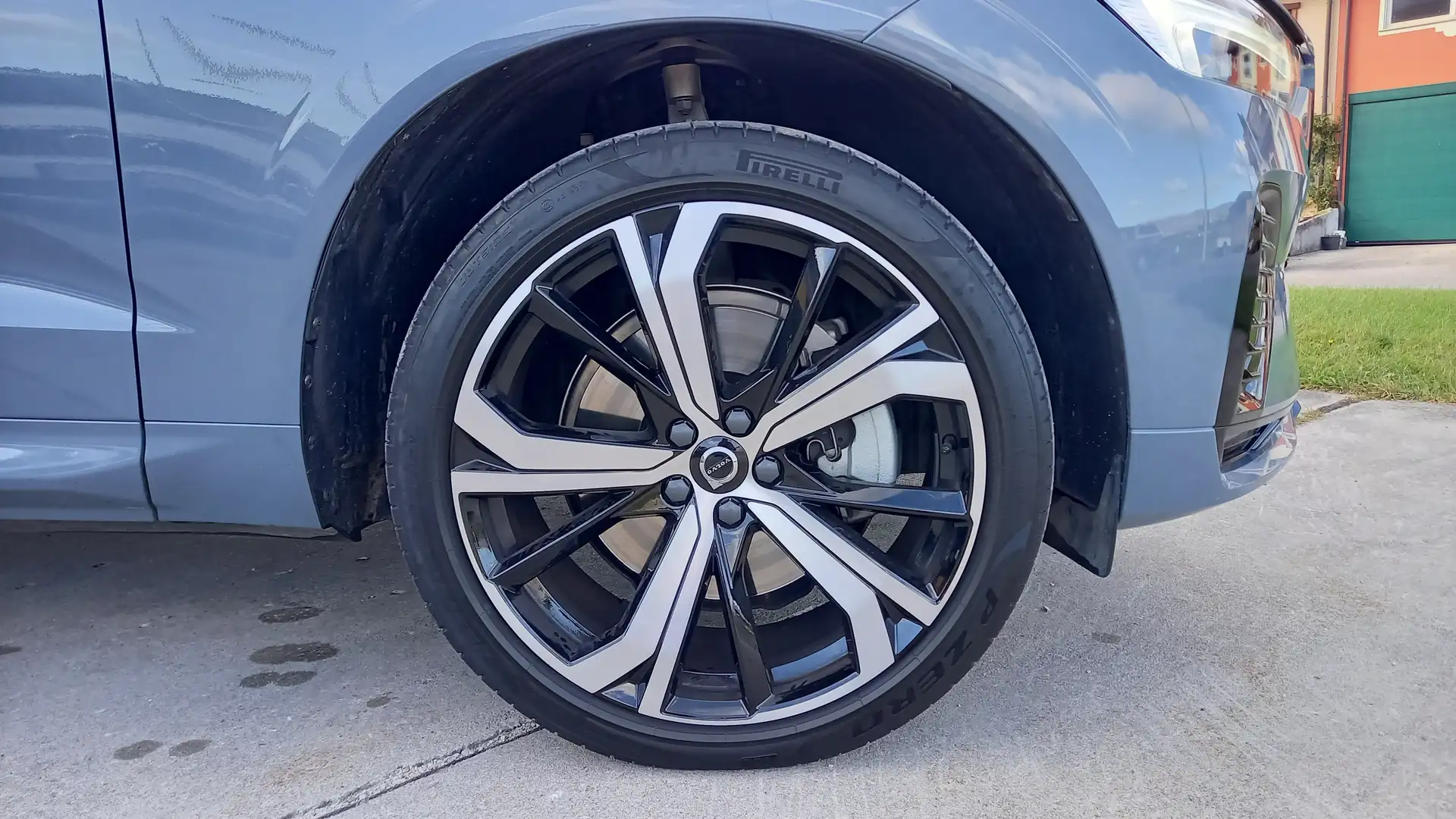 Volvo XC60 XC60 2.0 b4 Plus Dark awd auto Grigio - 2