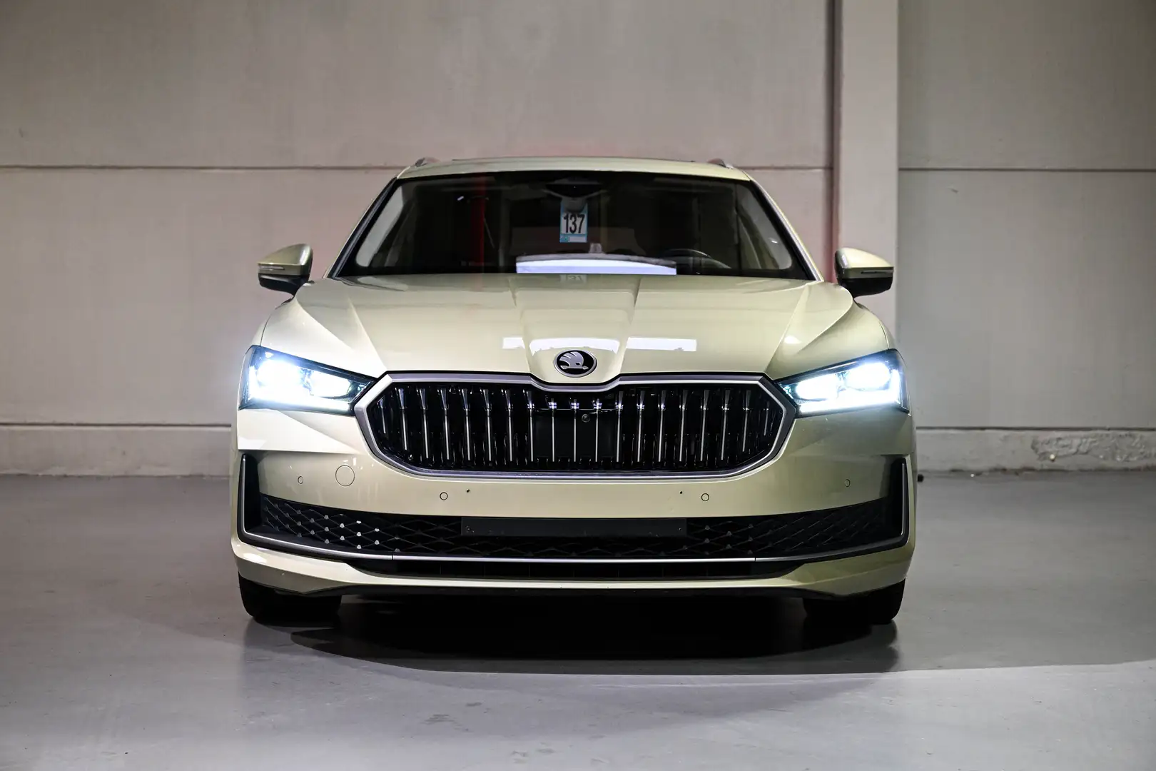 Skoda Superb L&K DSG / TO PANO /CUIR / J.A 19 / GPS Geel - 2