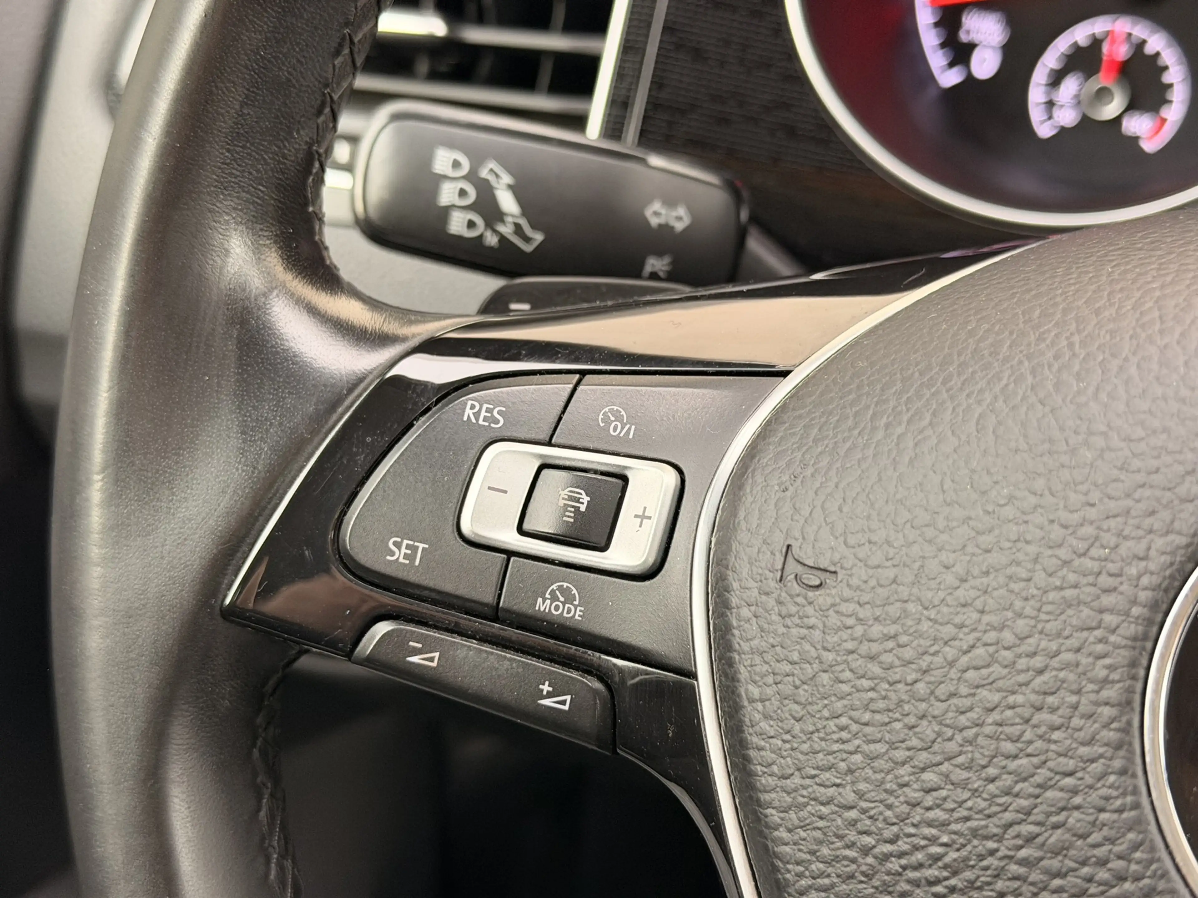 Volkswagen Golf Sportsvan 1.4 TSI Highline DSG Trekh Dynaudio ACC CarPlay — photo 15