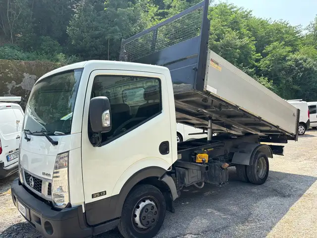 Nissan Cabstar NT400 RIBALTABILE 3.0 cv 130 Anno 2017 km 93.000