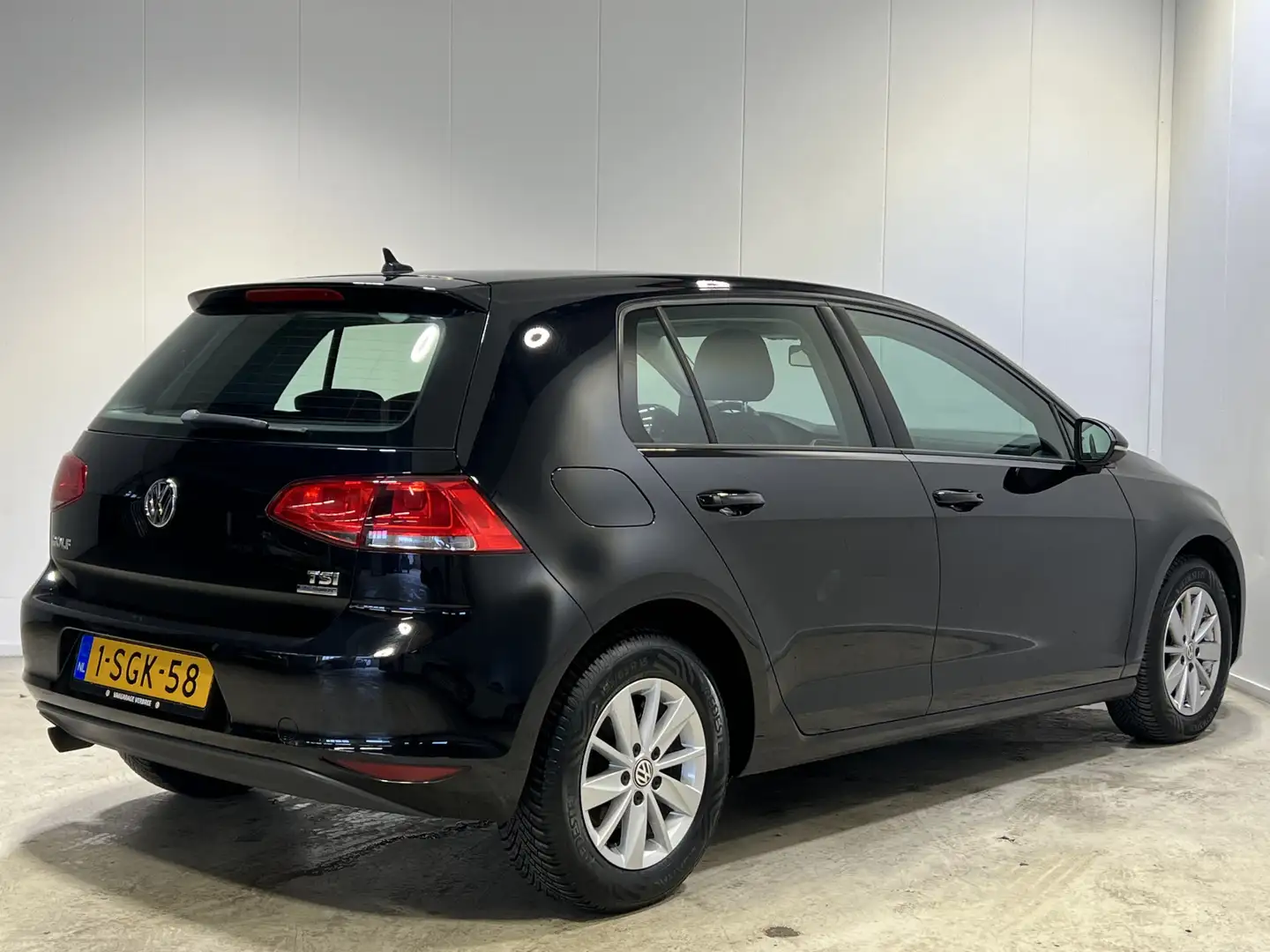 Volkswagen Golf 1.2 TSI Comfortline | Navigatie | LM Velgen 15" | Negro - 2