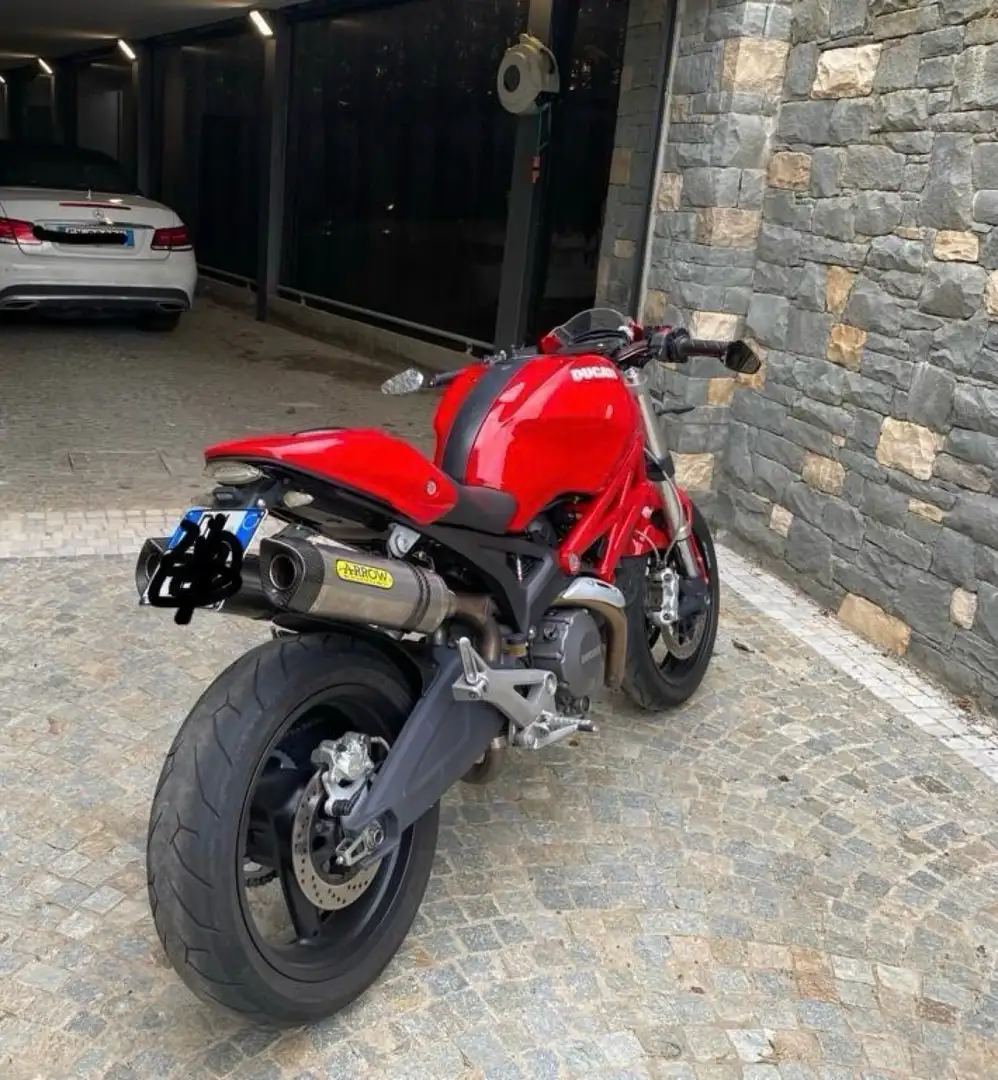 Ducati Monster 696 - 1