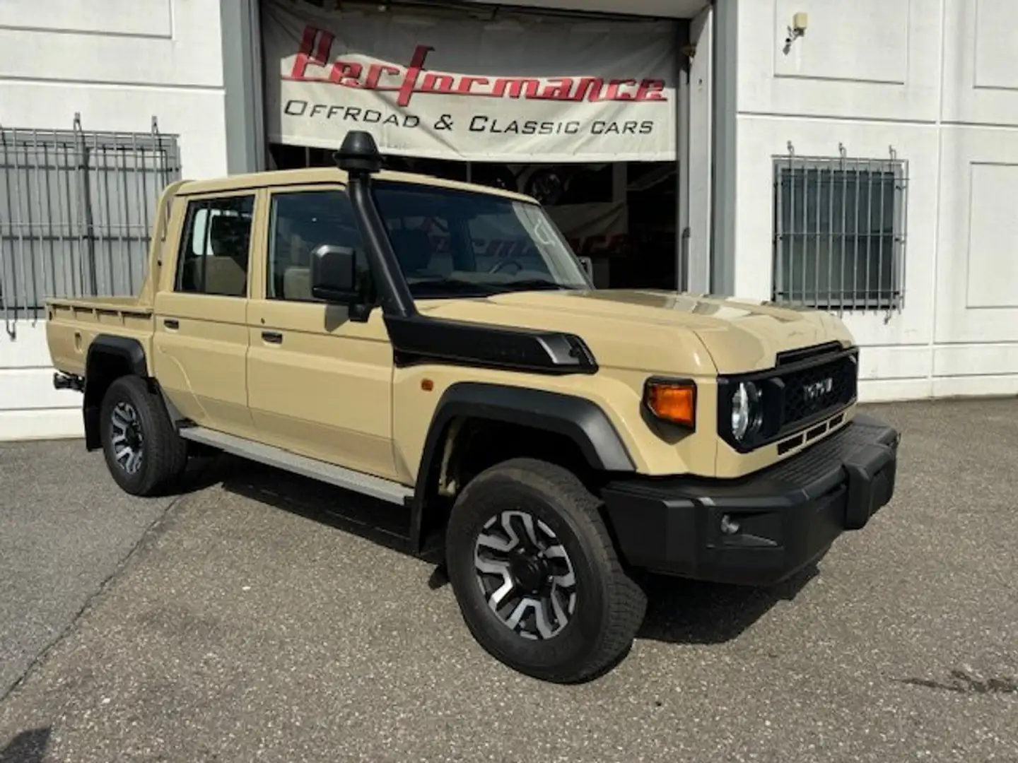 Toyota Land Cruiser GRJ 79 MY 2025 - 4.0 V6 AUTOMATICO EURO 6 Beige - 1