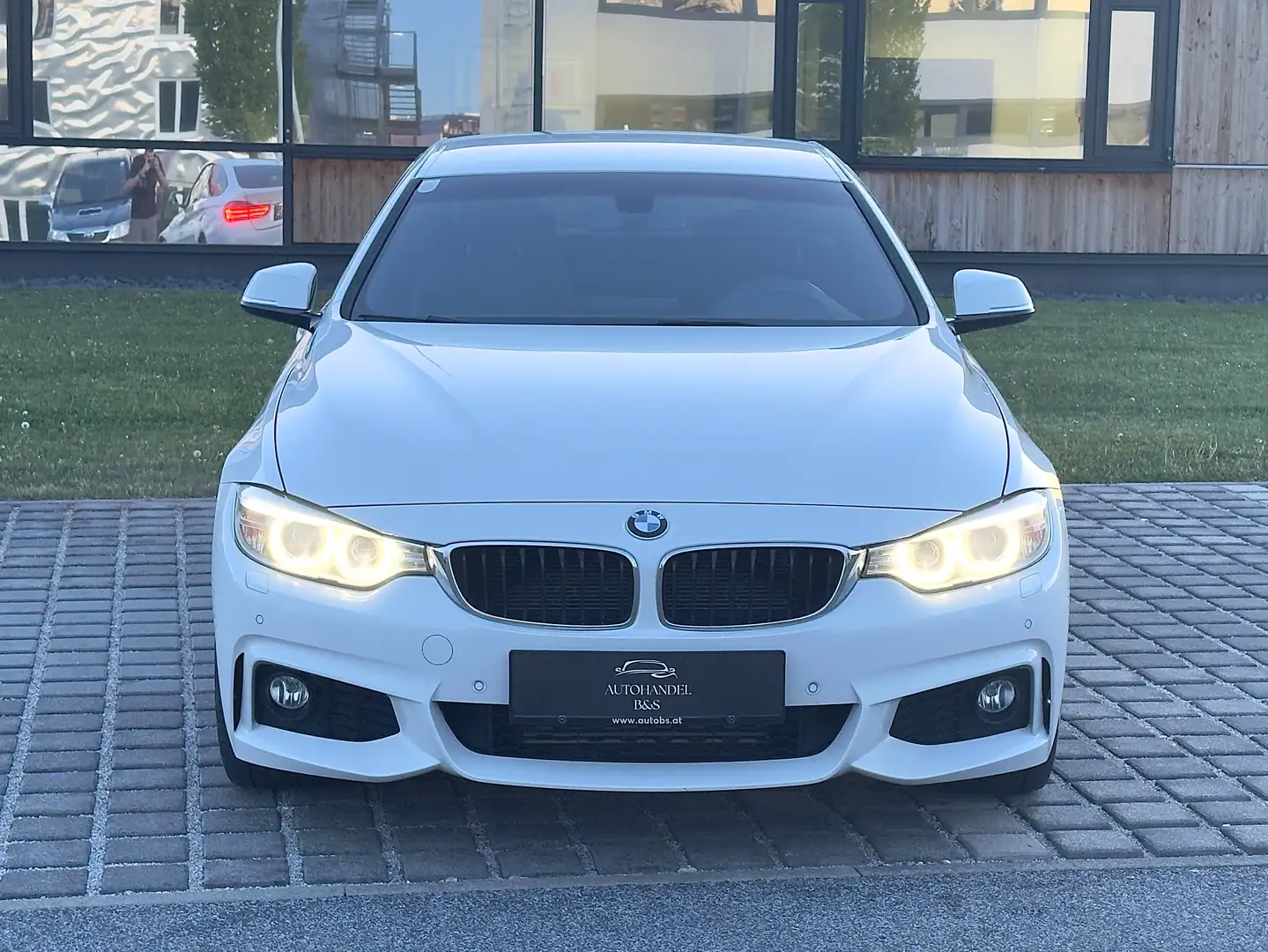 BMW 420 d Gran Coupe xDrive *M-SPORTPAKET, LED, NAVI* Weiß - 2