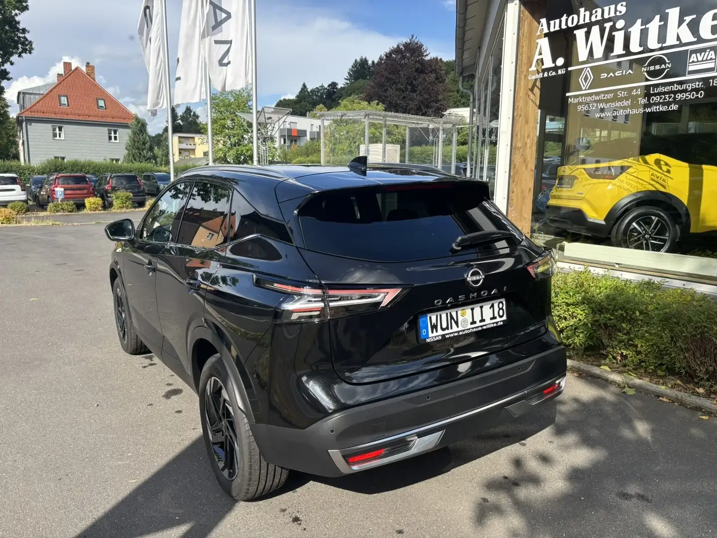 Nissan Qashqai MY24 1.3 DIG-X-Tronic 4x2 N-Connecta Zwart - 2