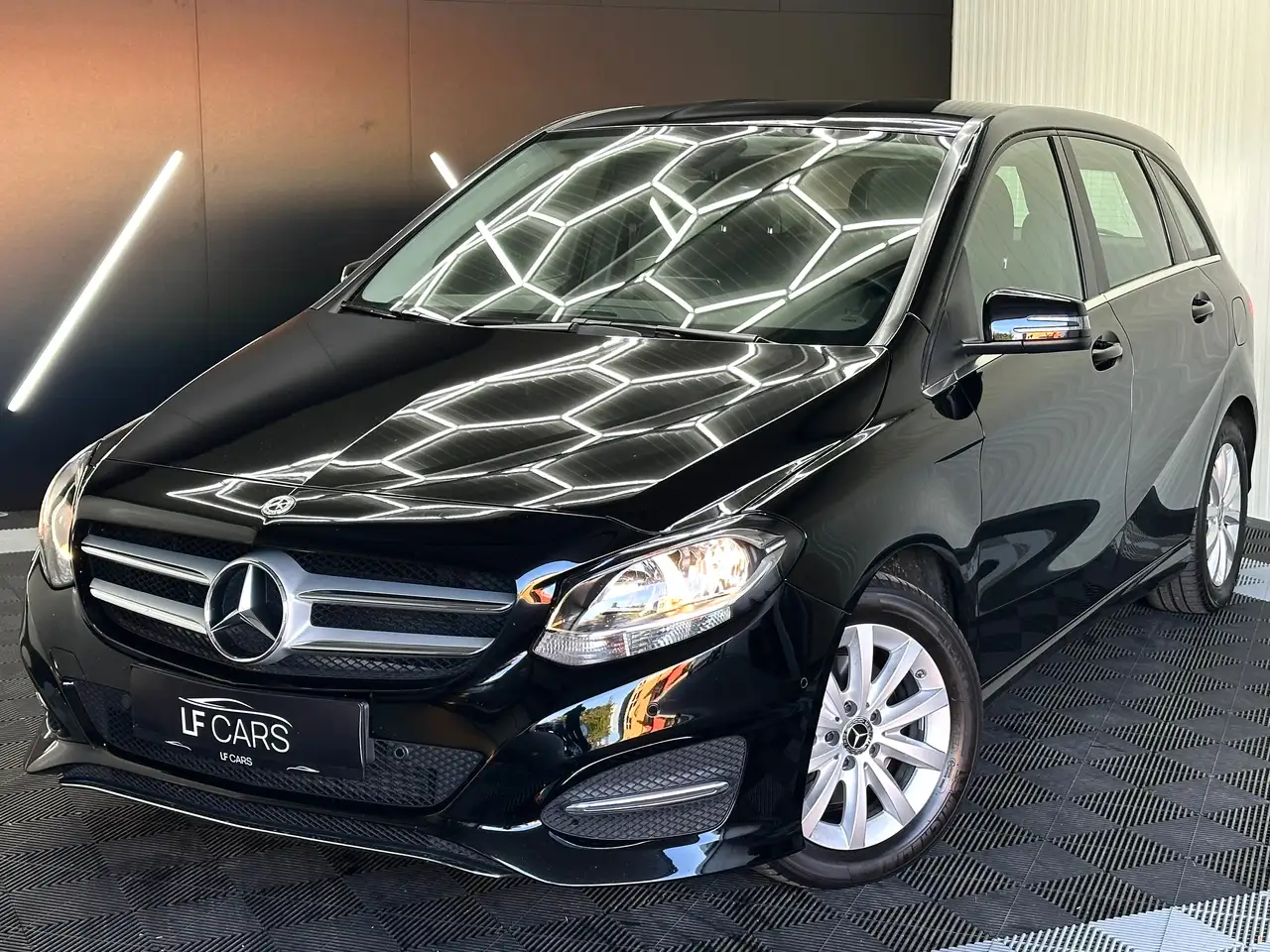 Mercedes-Benz B 180