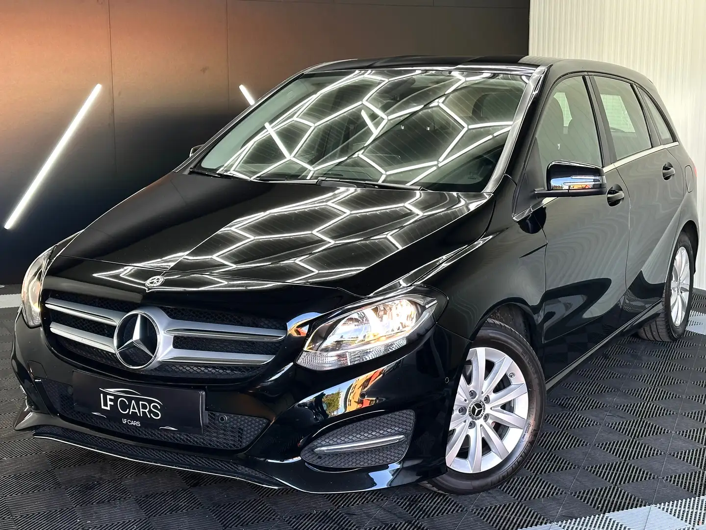 Mercedes-Benz B 180 8-fach bereift Schwarz - 1