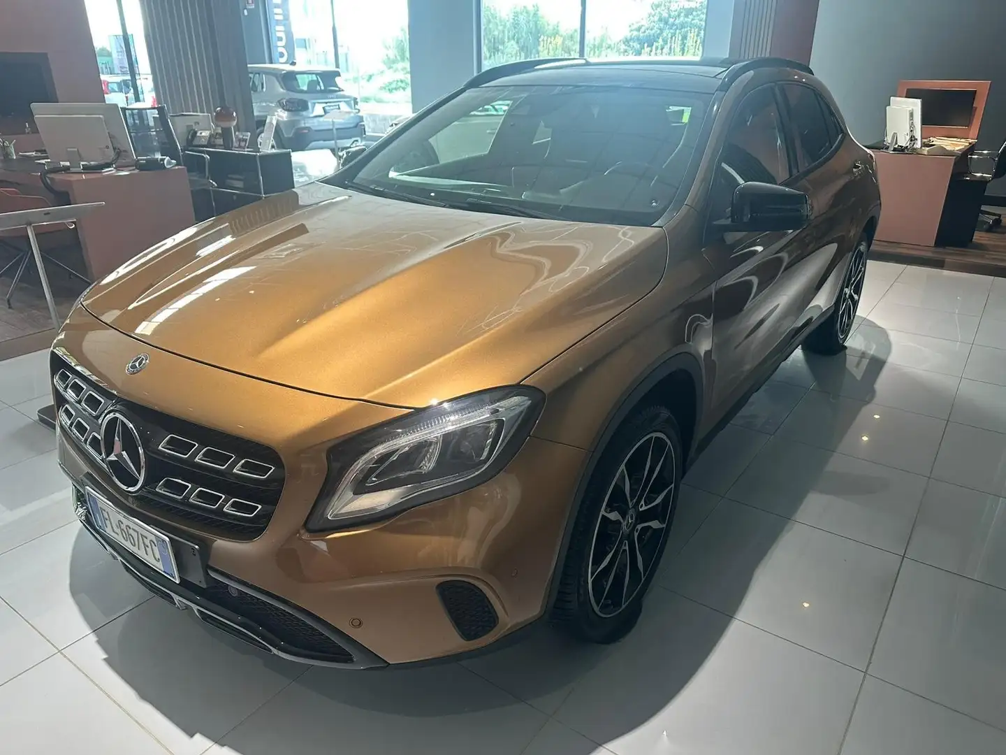 Mercedes-Benz GLA 200 GLA 200 d Automatic Premium Bronzo - 1