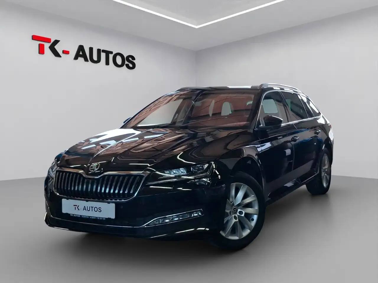 Skoda Superb Combi 2.0 TDI Style 4x4,Navi,LED,ACC,AHK — photo 1 of 32