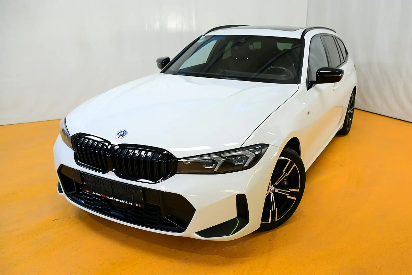 BMW 320 d 48 V xDrive Touring Aut. Weiß - 1