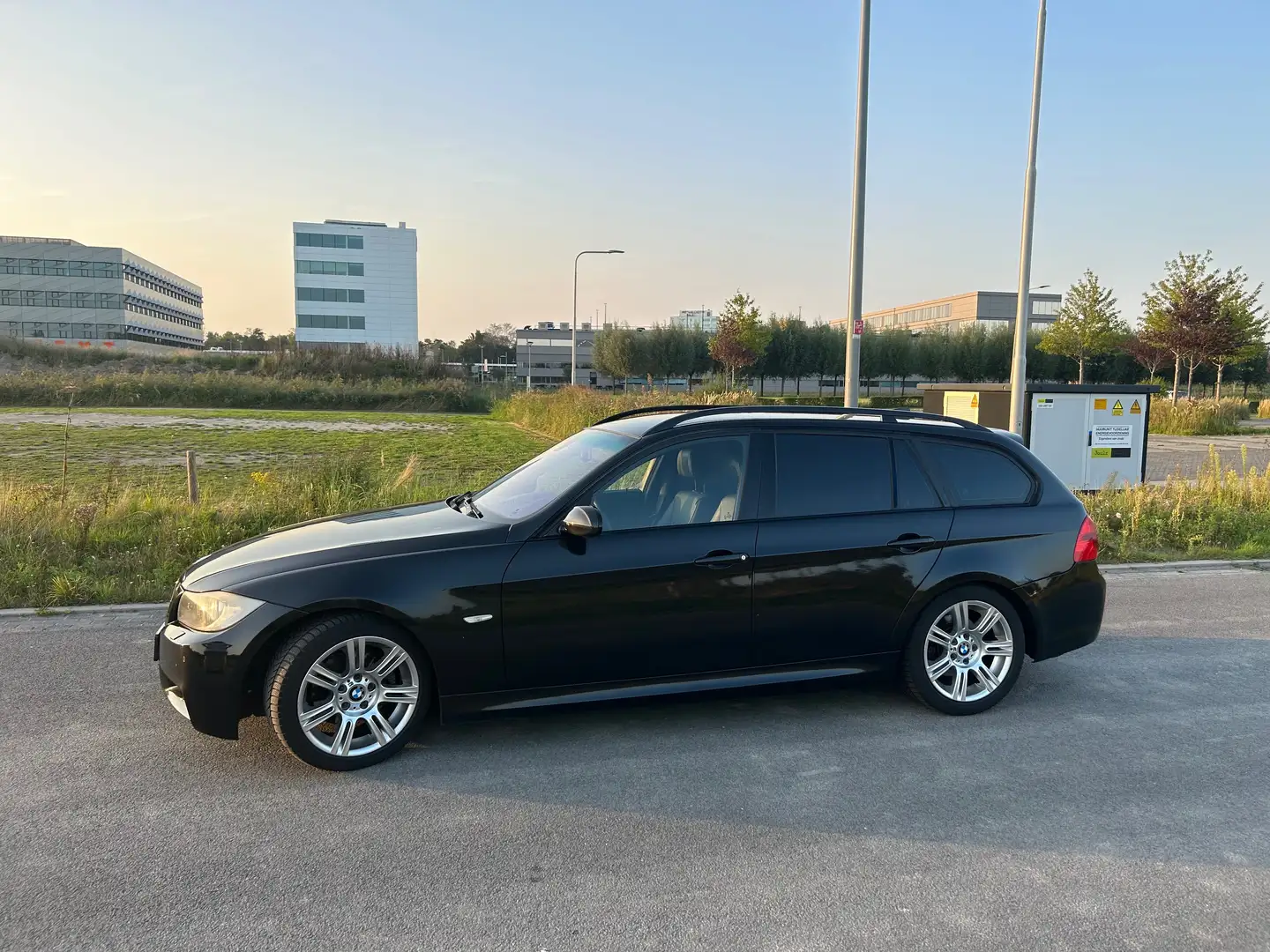 BMW 325 325i Dynamic Exec. Zwart - 1