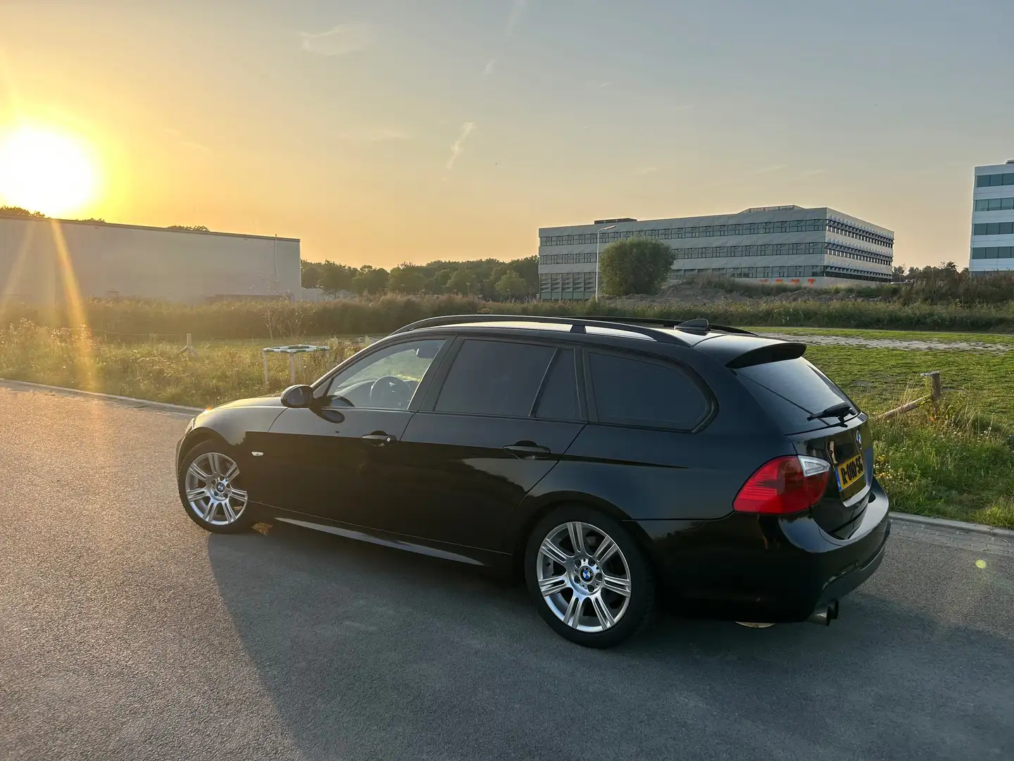 BMW 325 325i Dynamic Exec. Zwart - 2