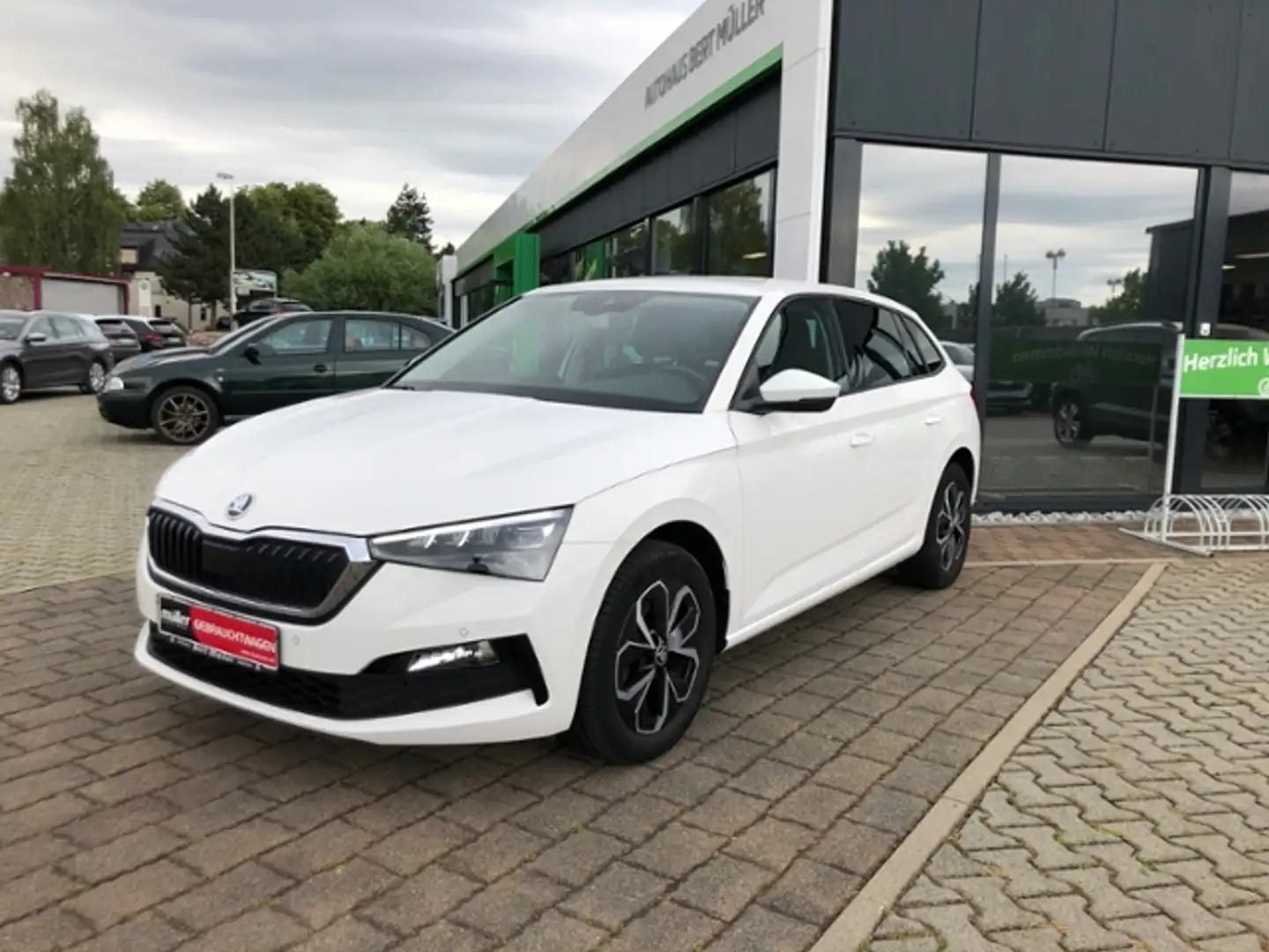 Skoda Scala DRIVE 1.5 TSI Voll-LED PDC Navi SHZ Weiß - 2