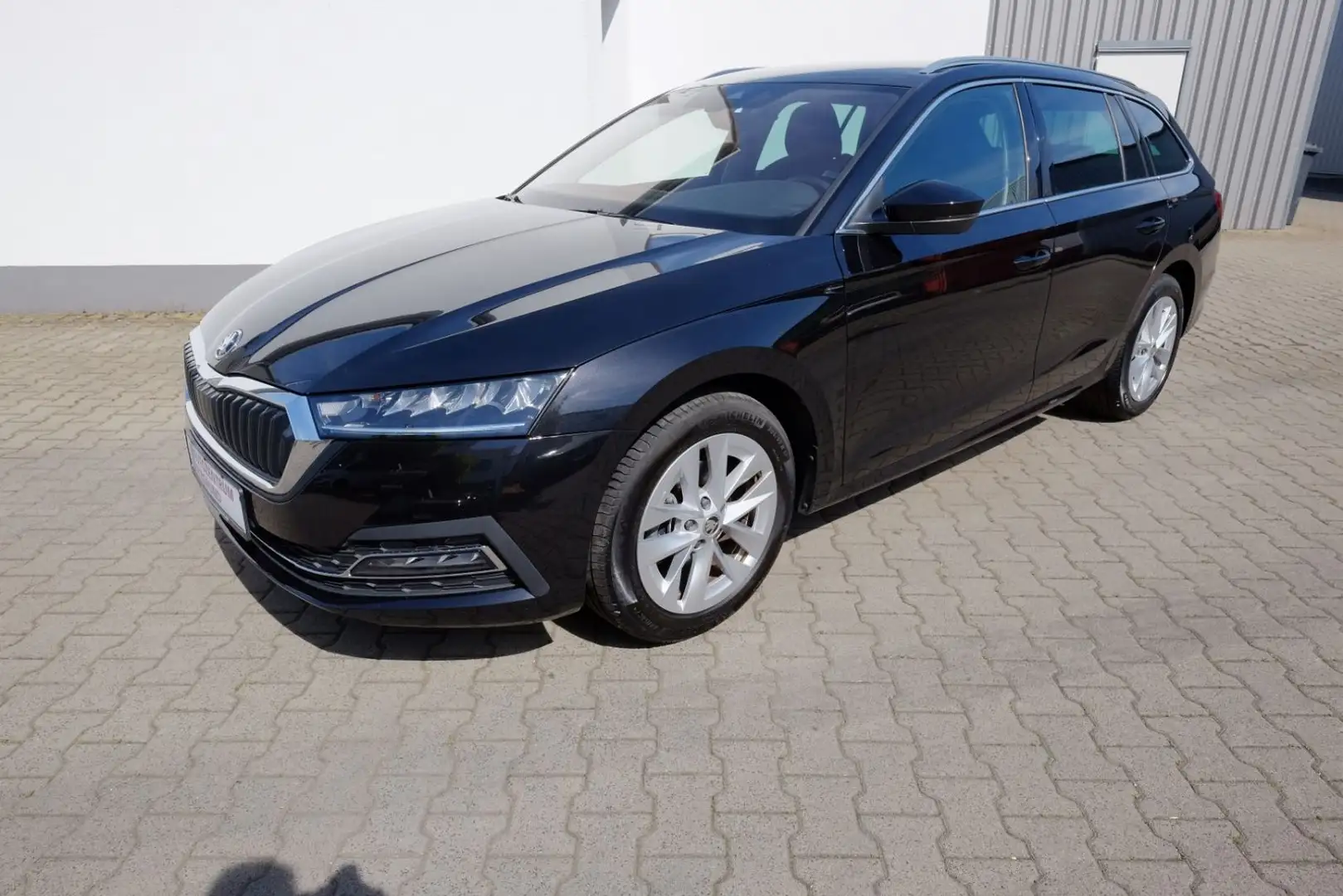 Skoda Octavia Combi 2.0TDI DSG Style/Navi/Kam/LED/SunS Zwart - 2