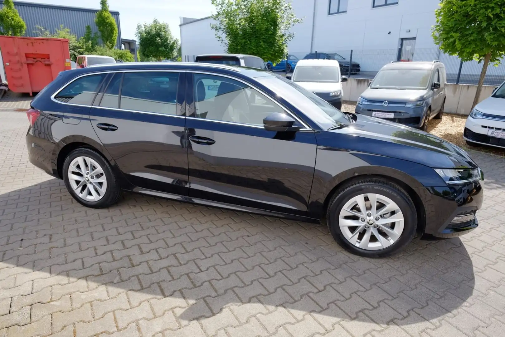 Skoda Octavia Combi 2.0TDI DSG Style/Navi/Kam/LED/SunS Zwart - 1