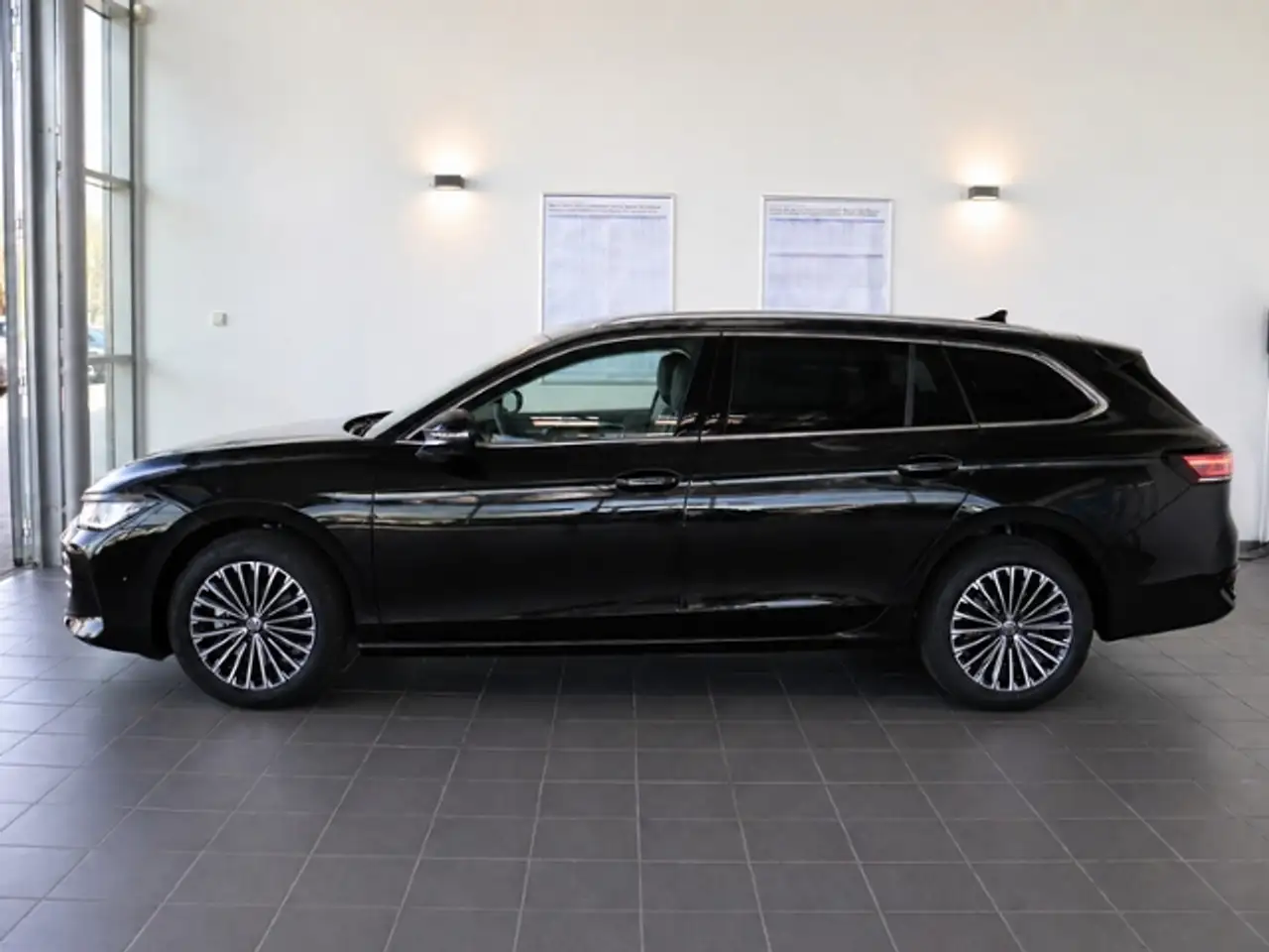 Volkswagen Passat Variant Elegance 1.5 eTSI AHKNAVIACCLEDKAMERA KLIMA LED A 9