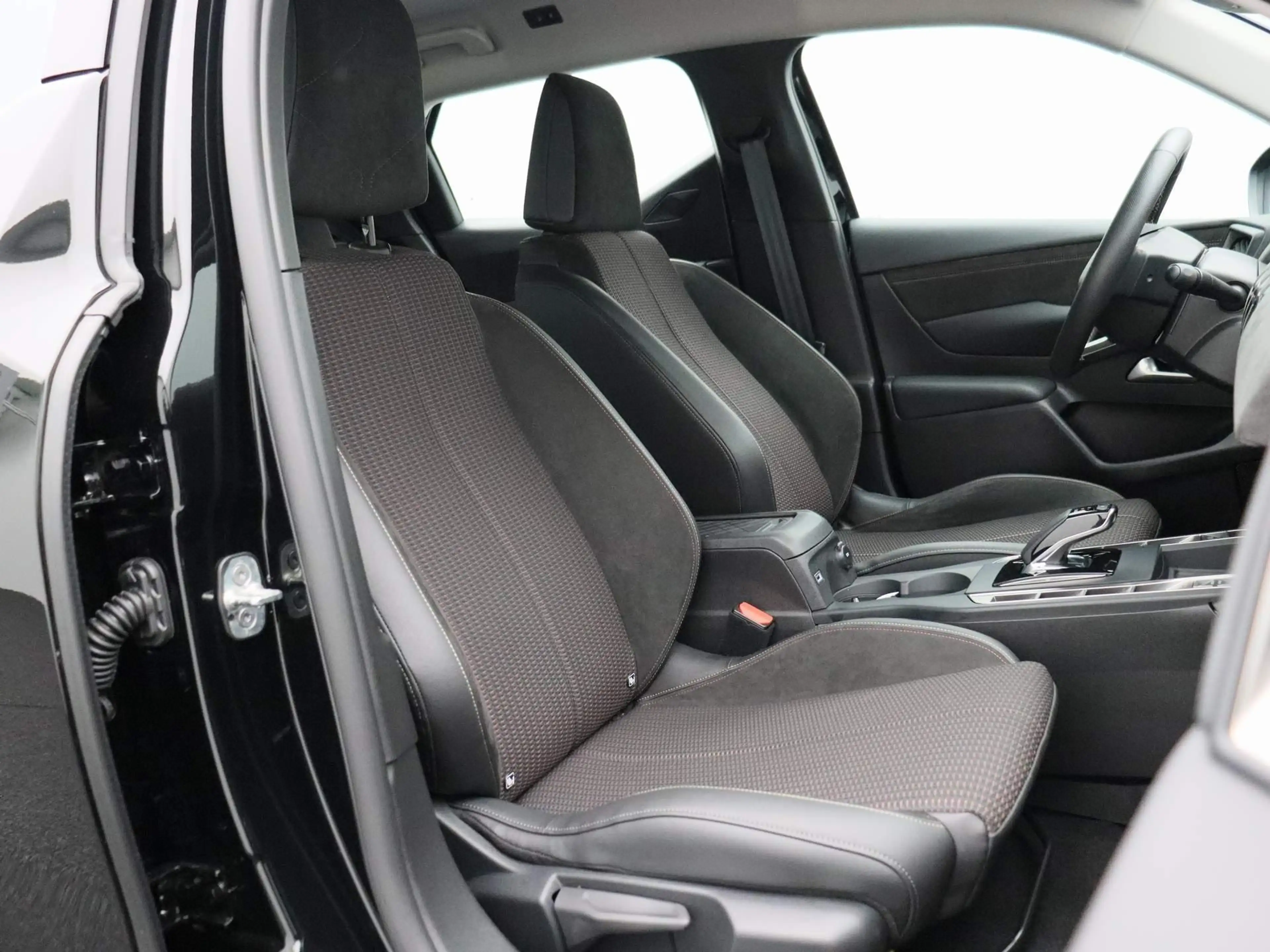 DS Automobiles DS 3 E-Tense Performance Line 54 kWh — photo 3