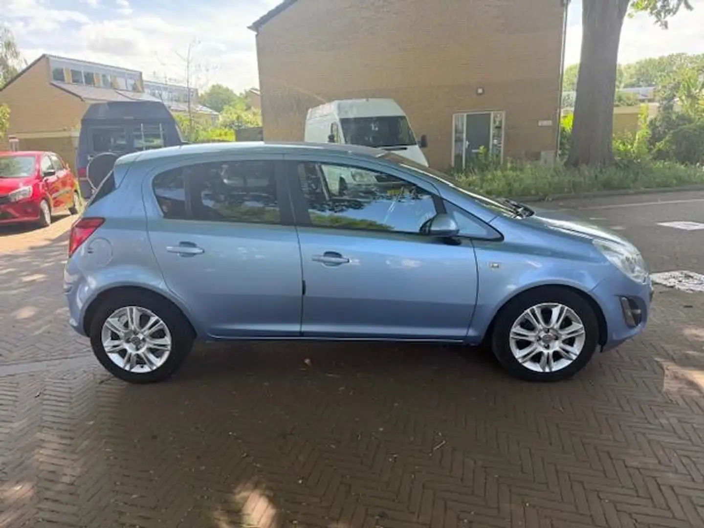 Opel Corsa Eerste eigenaar / 95.000 NAP / Navigatie / Bouwjaa Blauw - 2