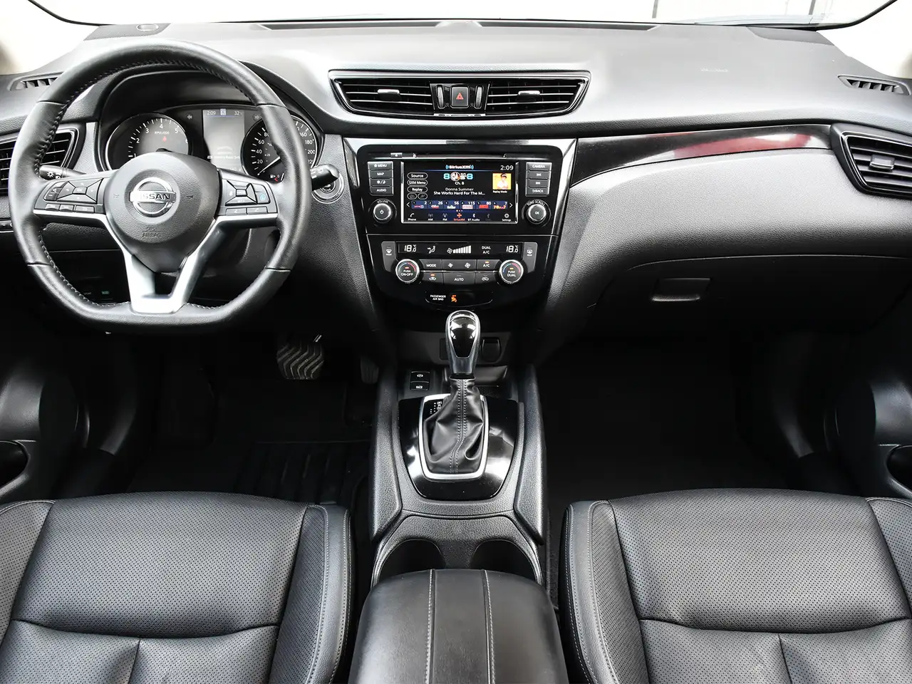 Nissan Qashqai снимка Nissan Qashqai