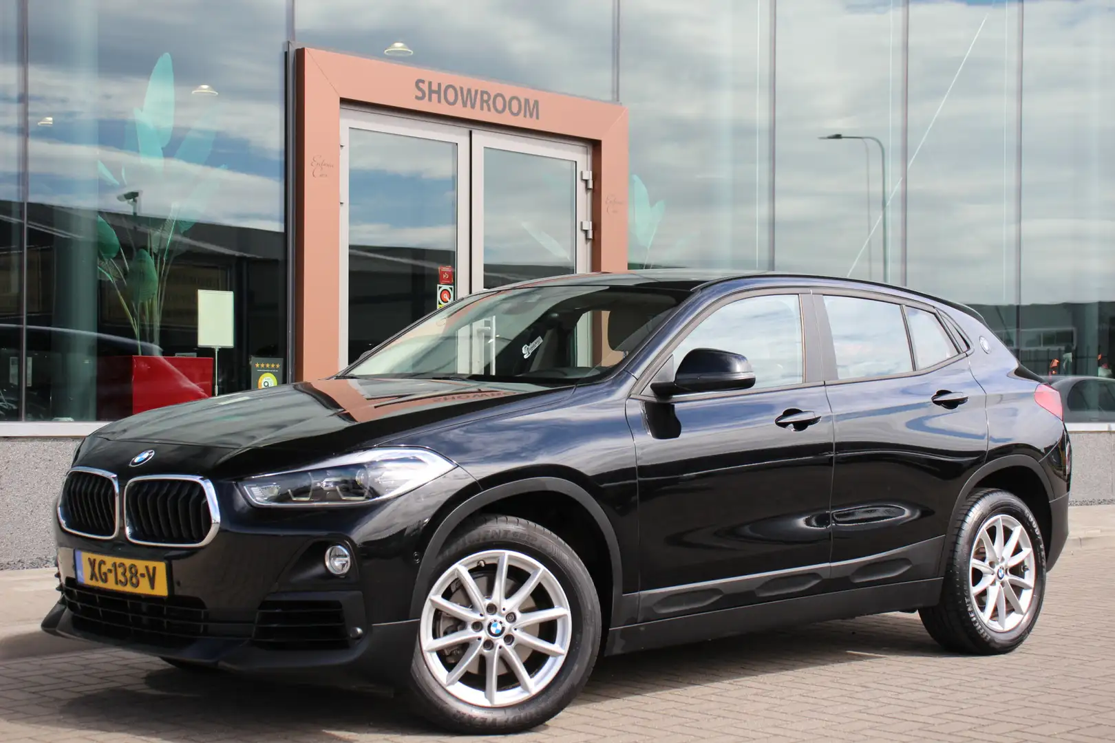 BMW X2 sDrive18i Executive | Leder | Achteruitrijcamera | Чёрный - 1