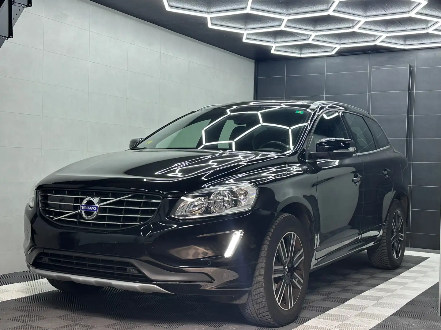 Volvo XC60 XC60 2.0 D3 Luxury Edition Geartronic Noir - 1