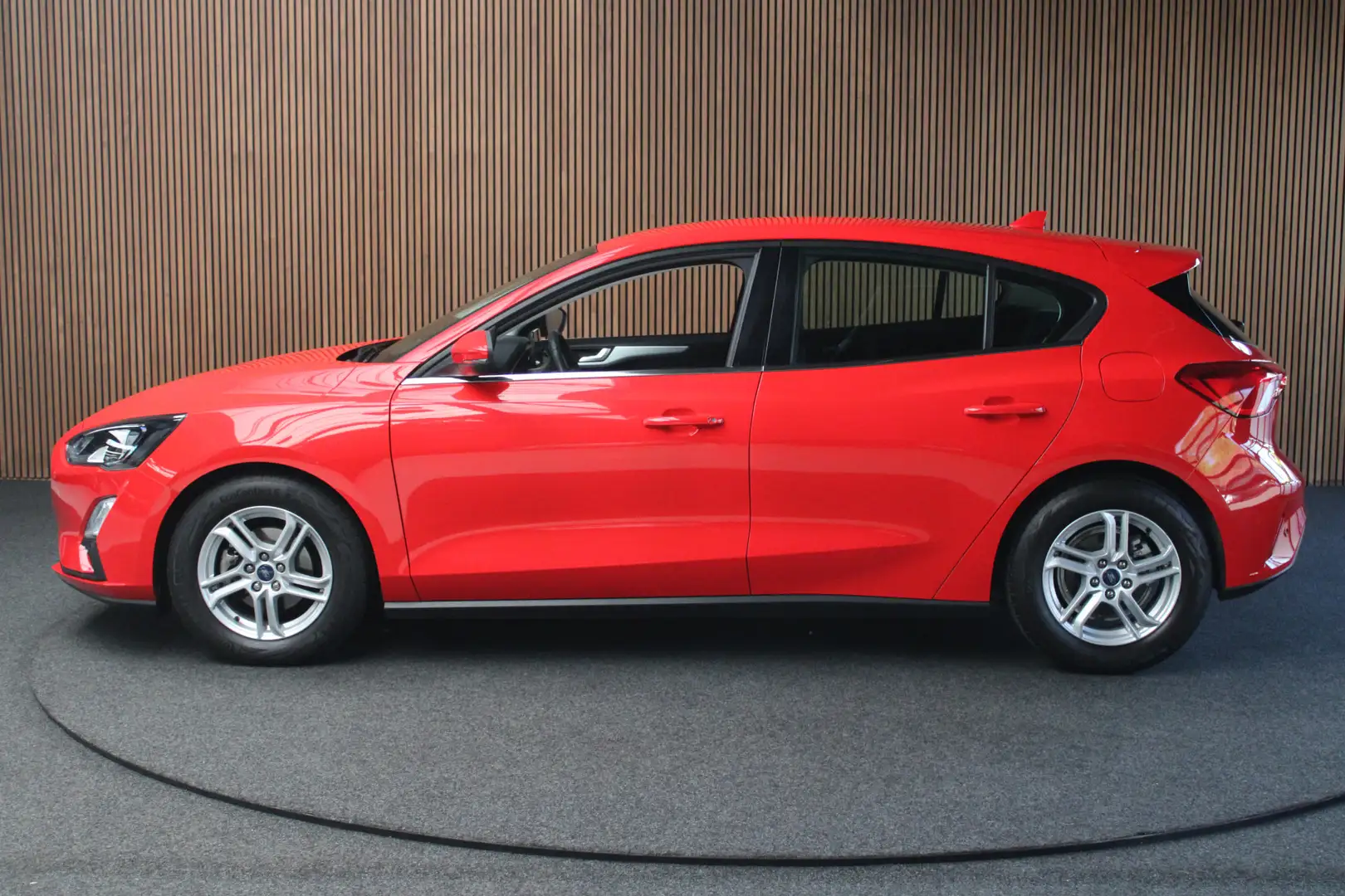 Ford Focus 1.5 EcoB. 150pk Aut. Navi Climate Stuurverwarming Rood - 2
