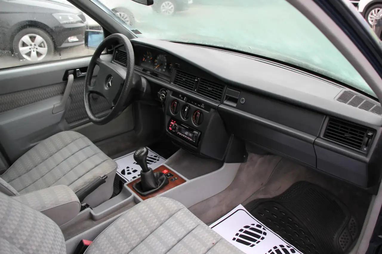 Mercedes-Benz 190 E 2,0 Schiebedach/Alu/Allwetterreifen/ZV, foto 7