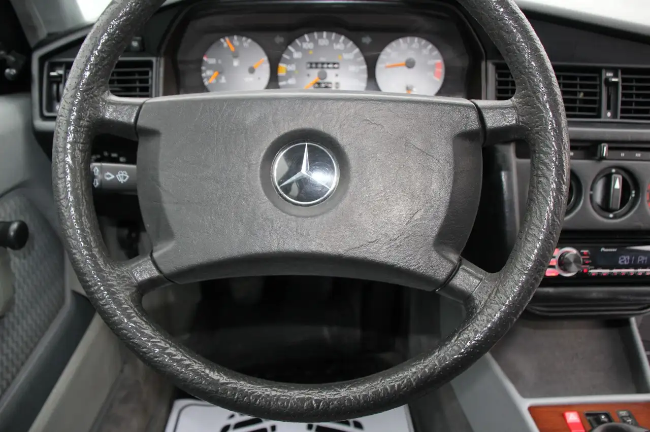 Mercedes-Benz 190 E 2,0 Schiebedach/Alu/Allwetterreifen/ZV, foto 11